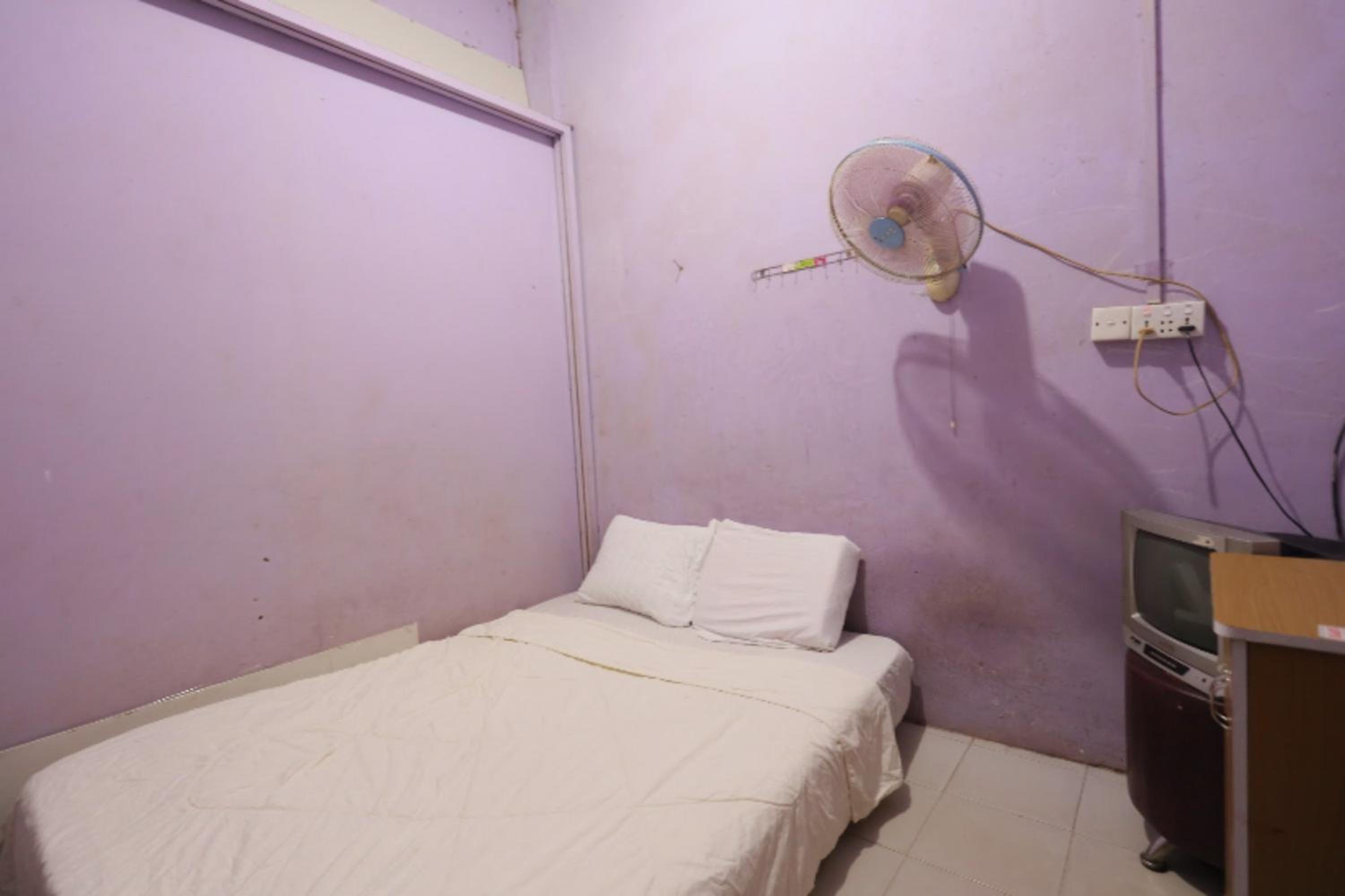 Budget Double Room - Photo 8