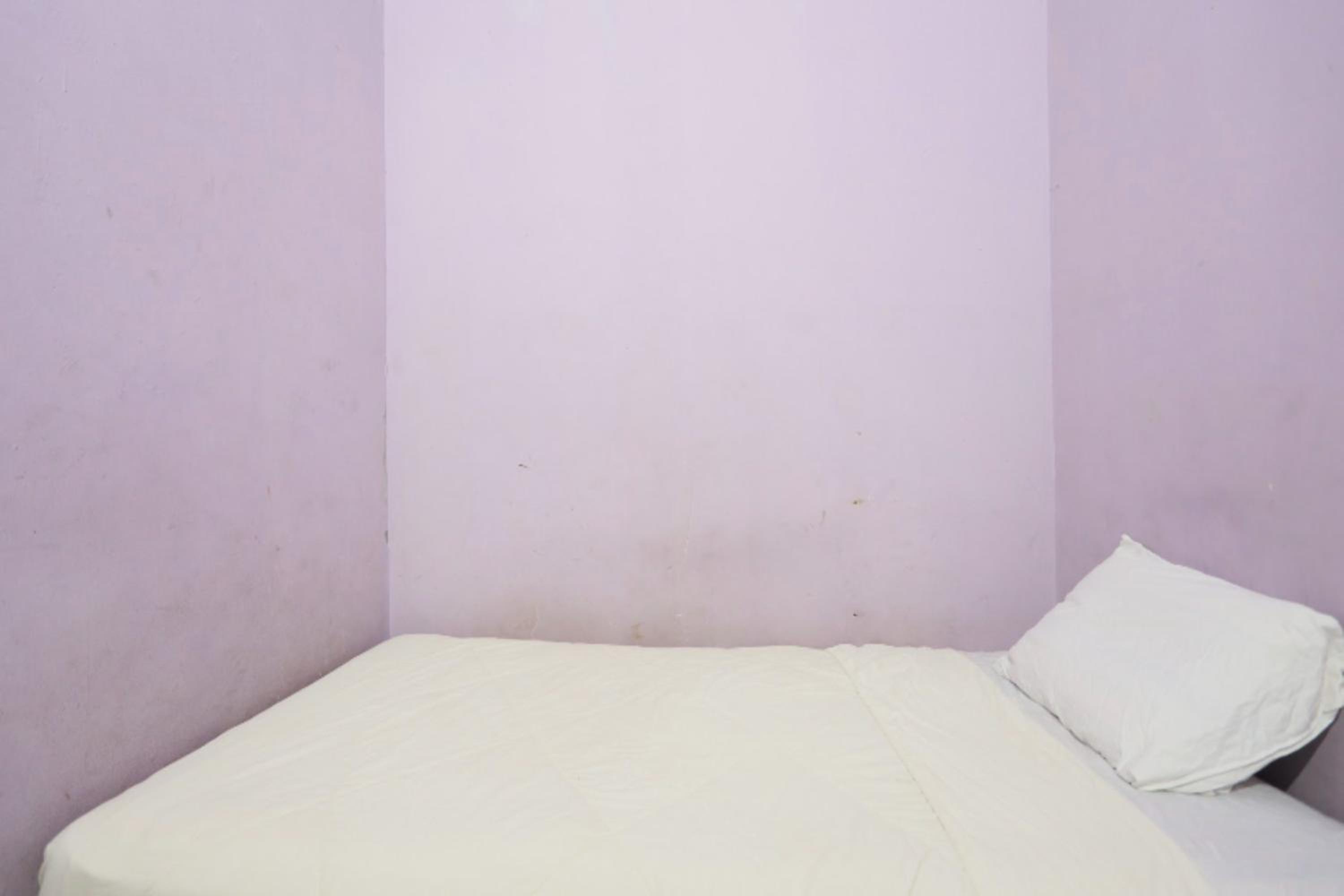 Budget Double Room - Photo 2