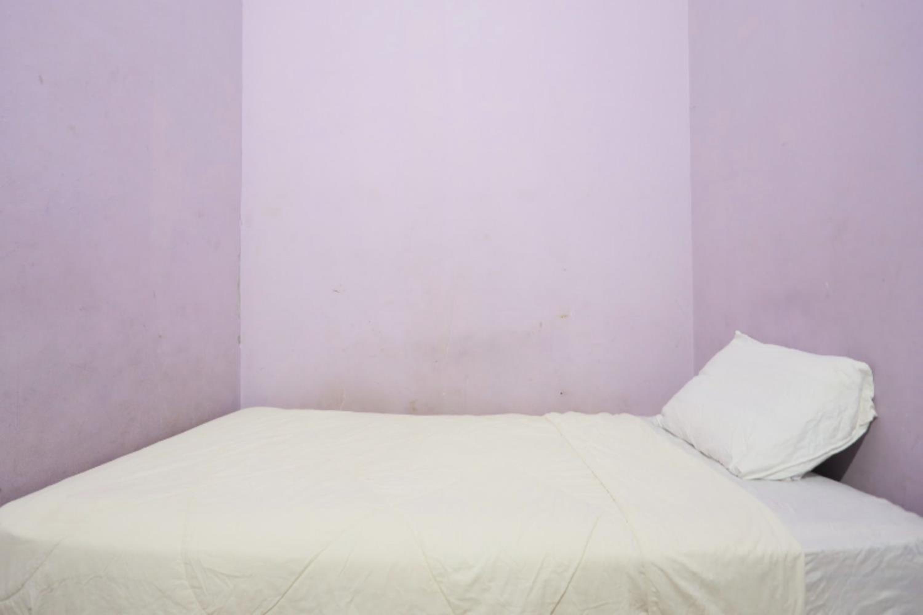Budget Double Room - Photo 7