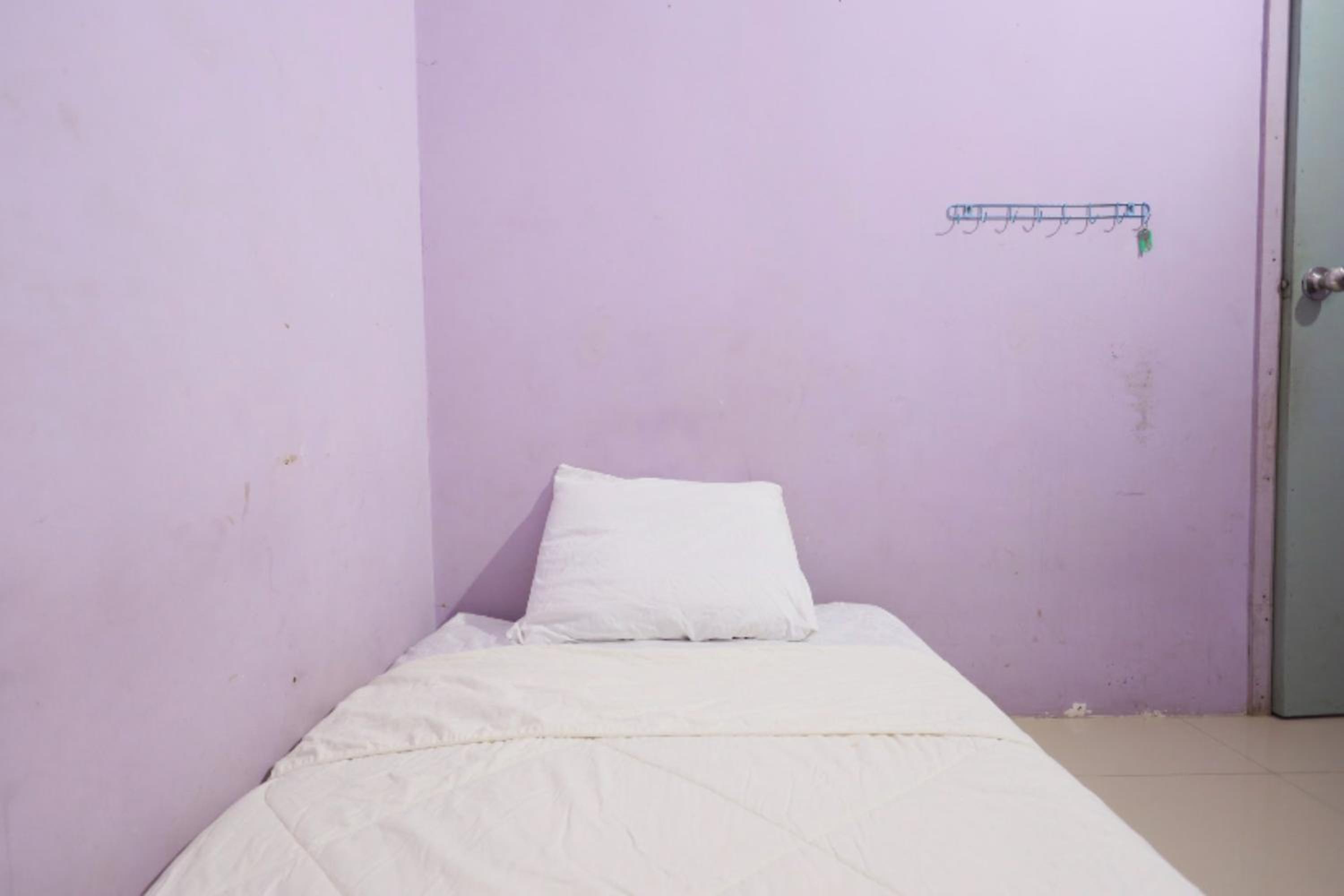 Small Single Room photo 3
