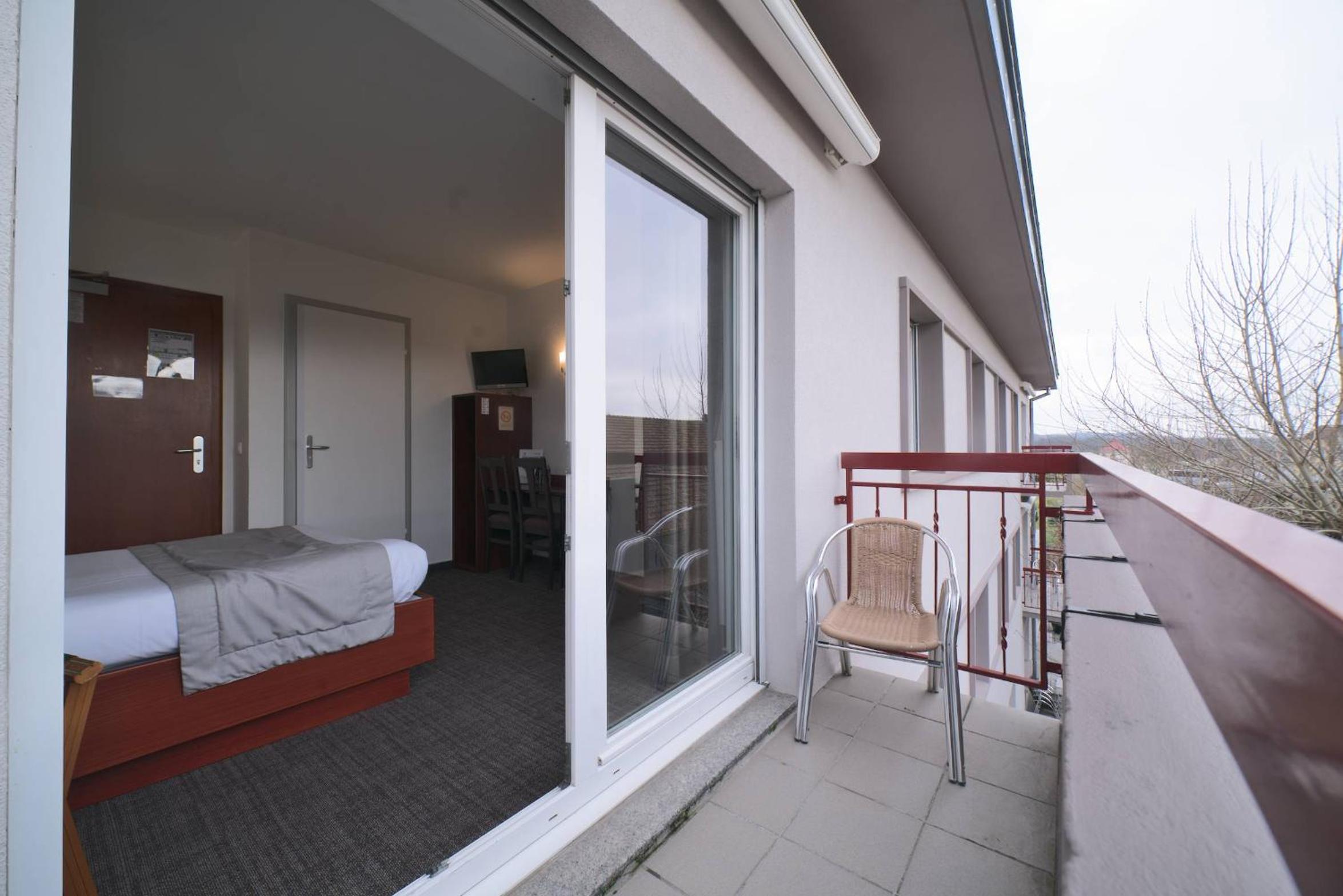 Double Room with Balcony - Photo 2
