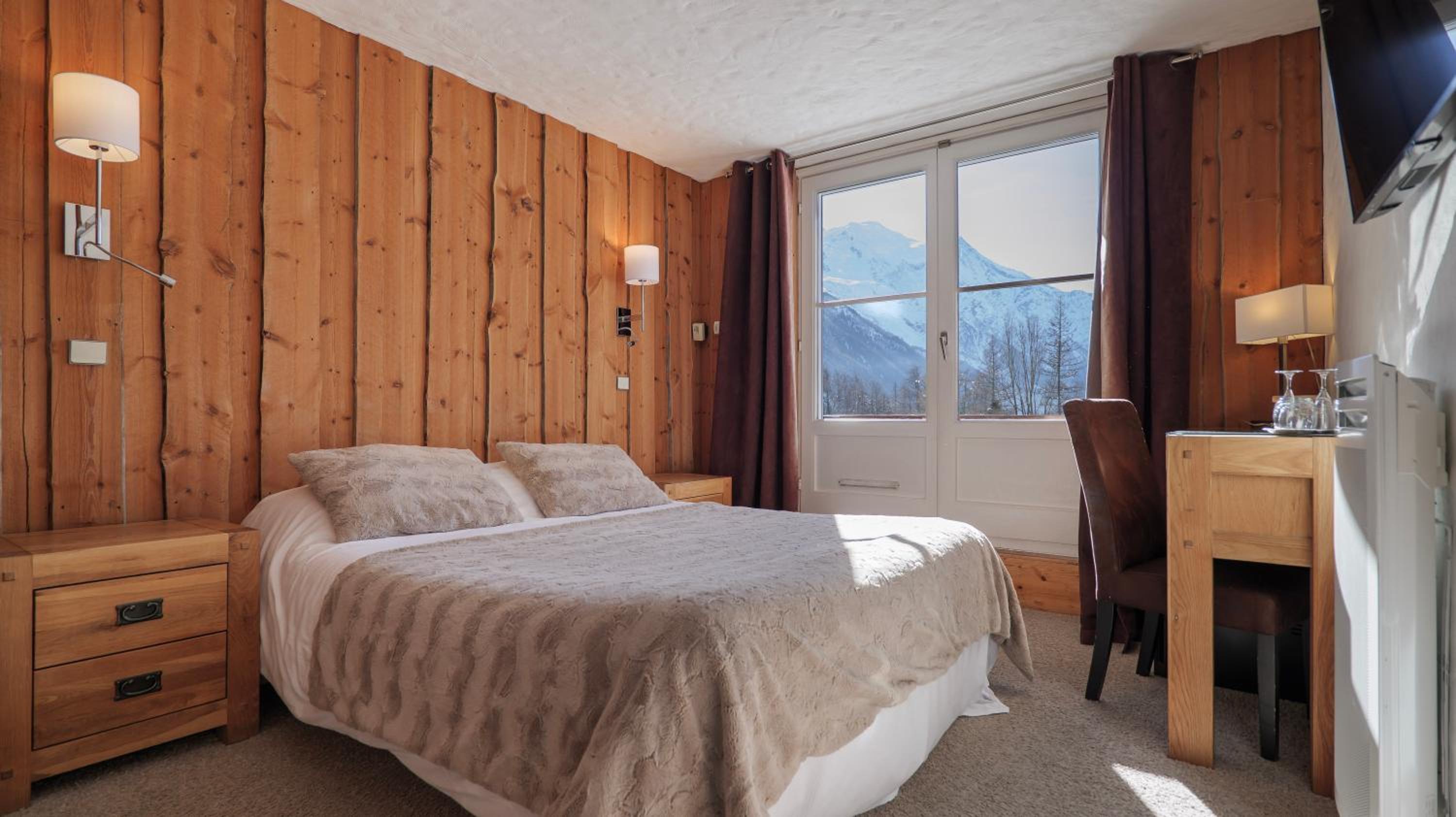 Superior Double Room with Mont-Blanc View photo 1
