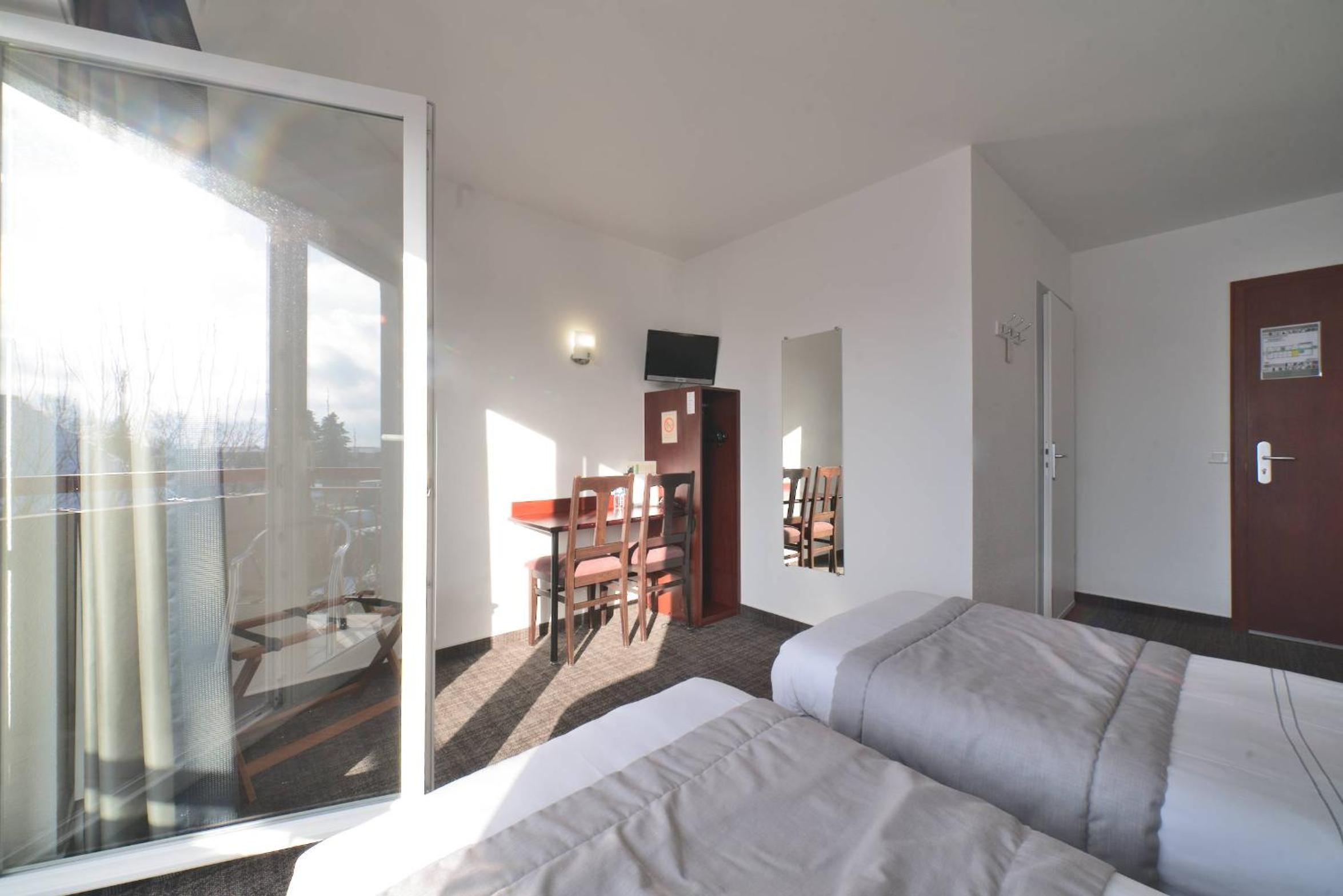 Twin Room - Photo 1