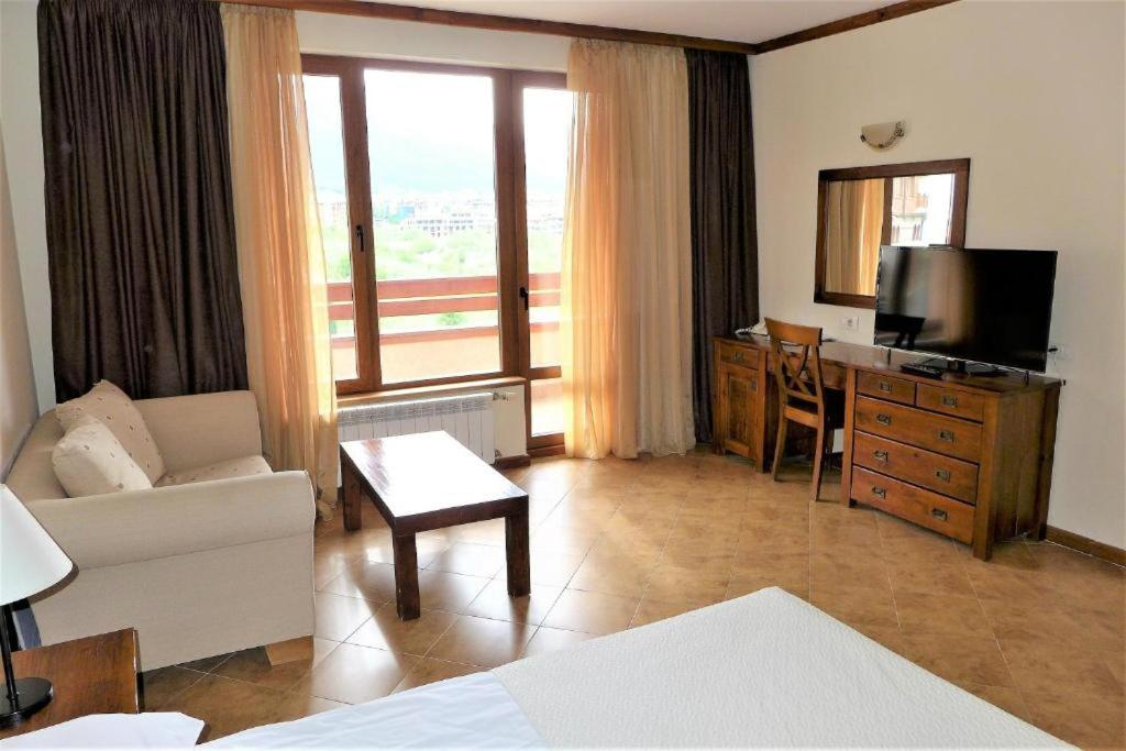 One-Bedroom Apartment - Photo 12