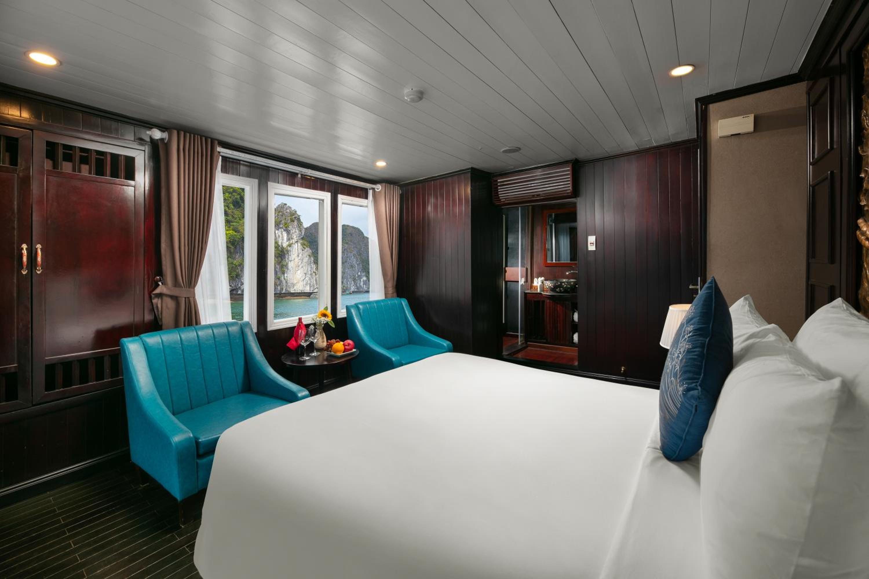 King Suite with Ocean View photo 2