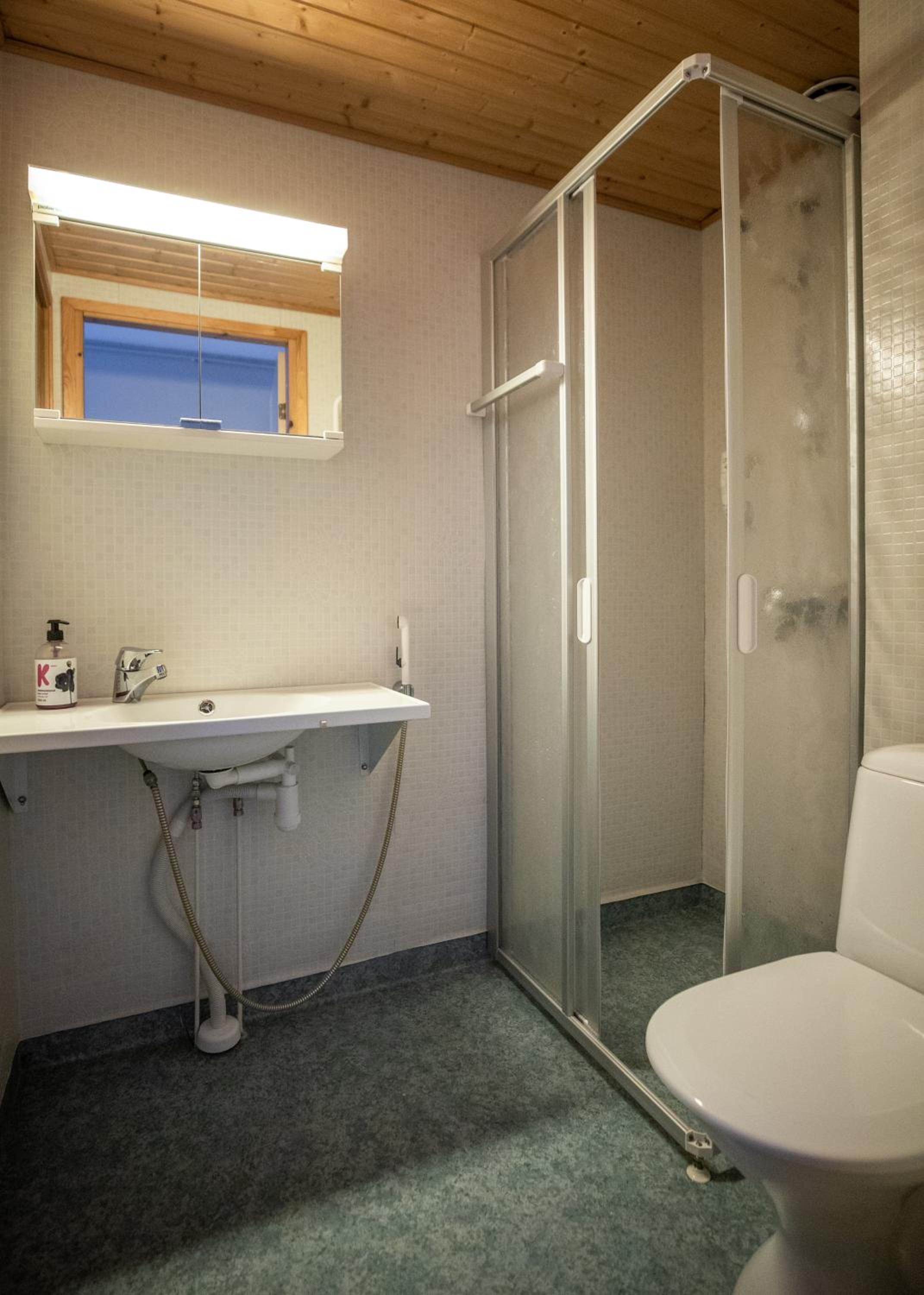 Twin Room - Photo 8