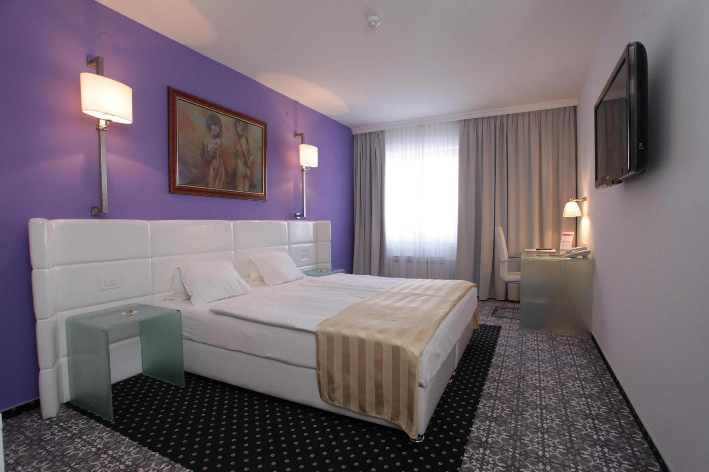 Standard Double or Twin Room - Photo 1