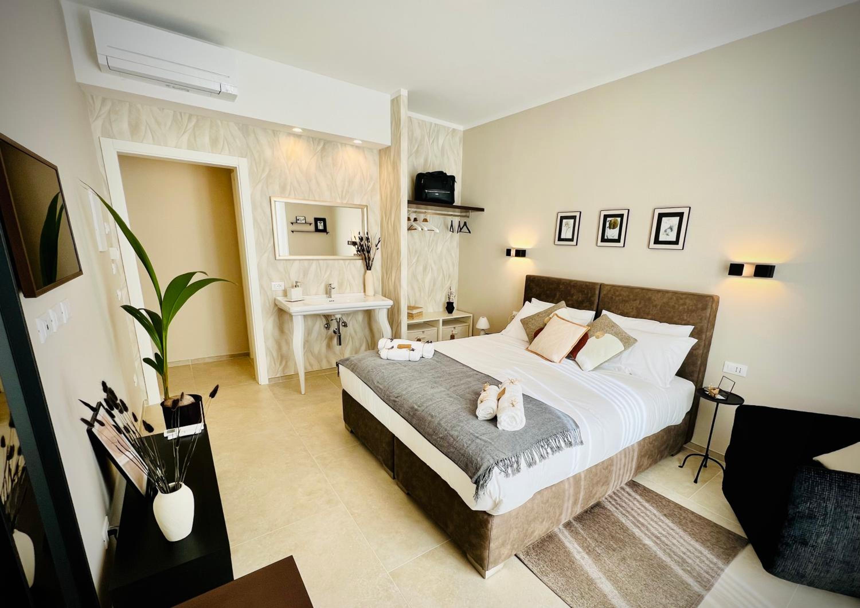 Deluxe Double or Twin Room with Balcony
