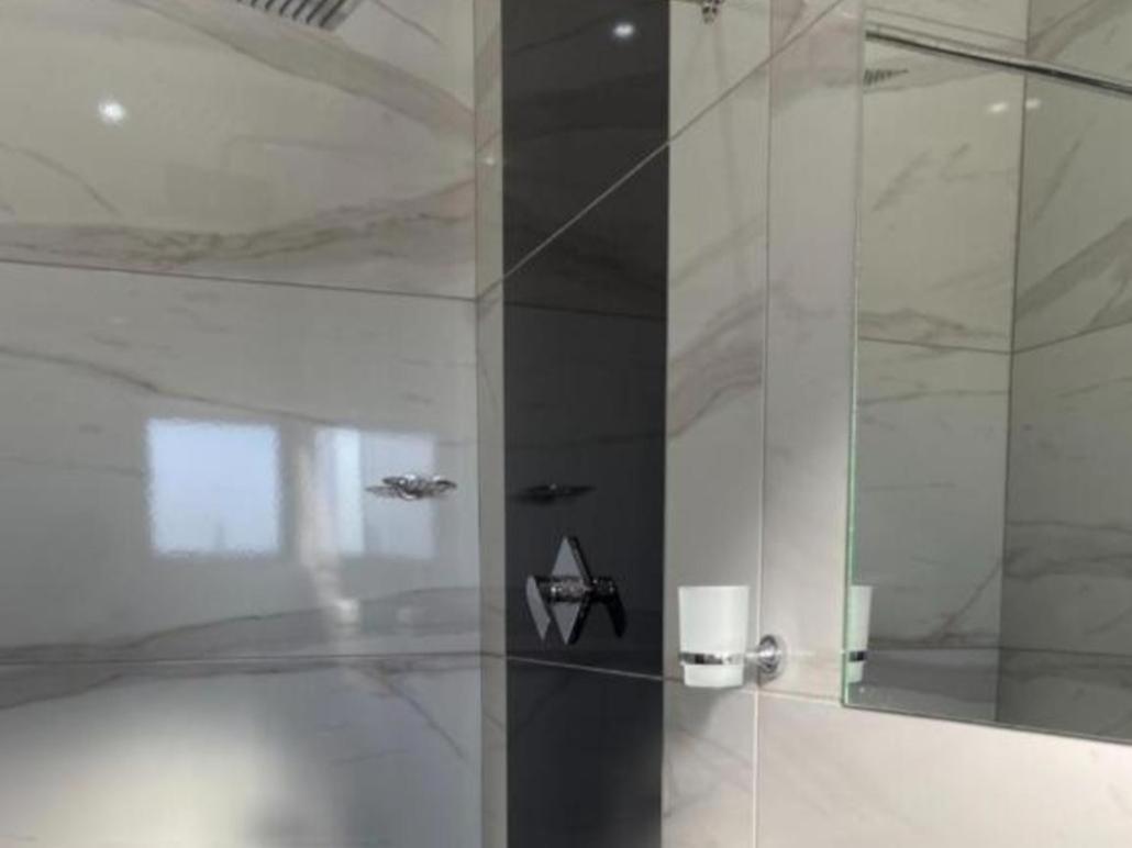 Double Room with Private Bathroom - Photo 6