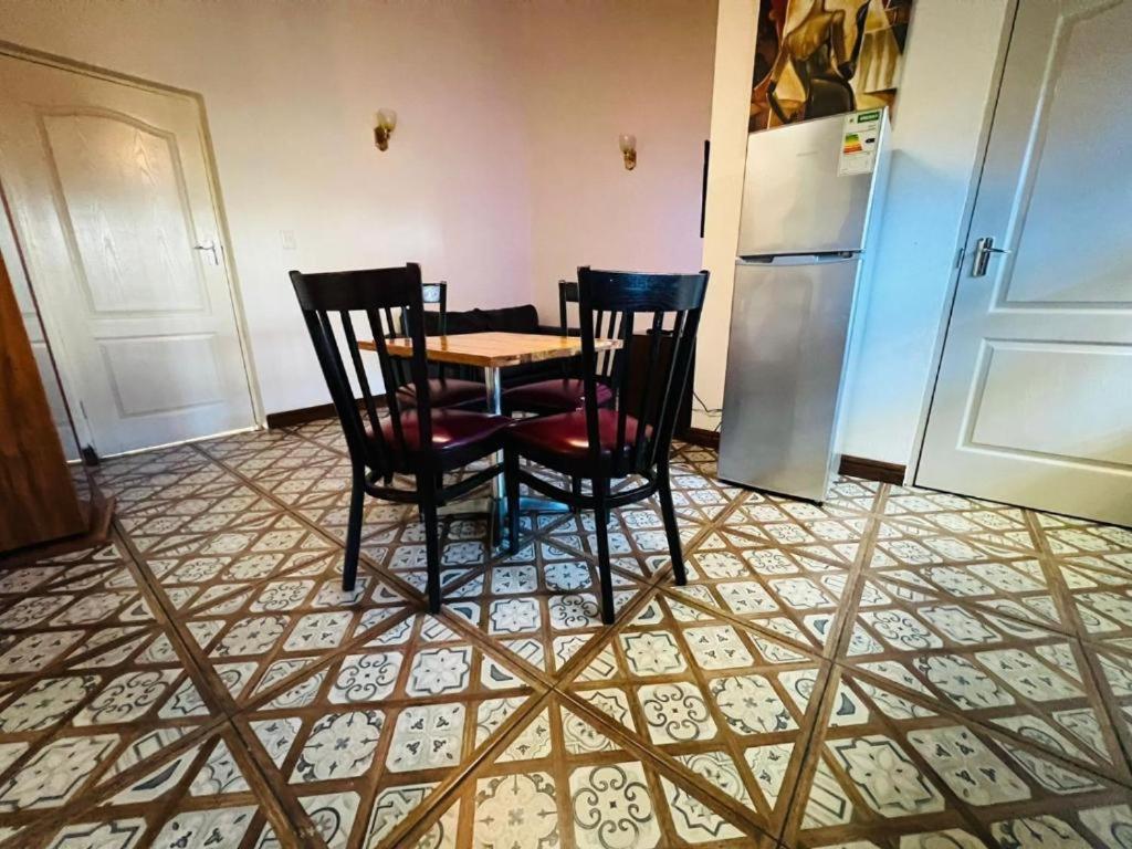 Two-Bedroom Apartment - Photo 3