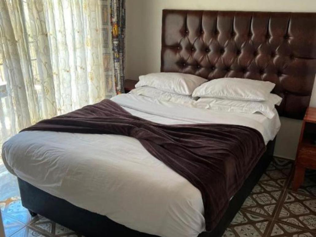Two-Bedroom Apartment - Photo 4
