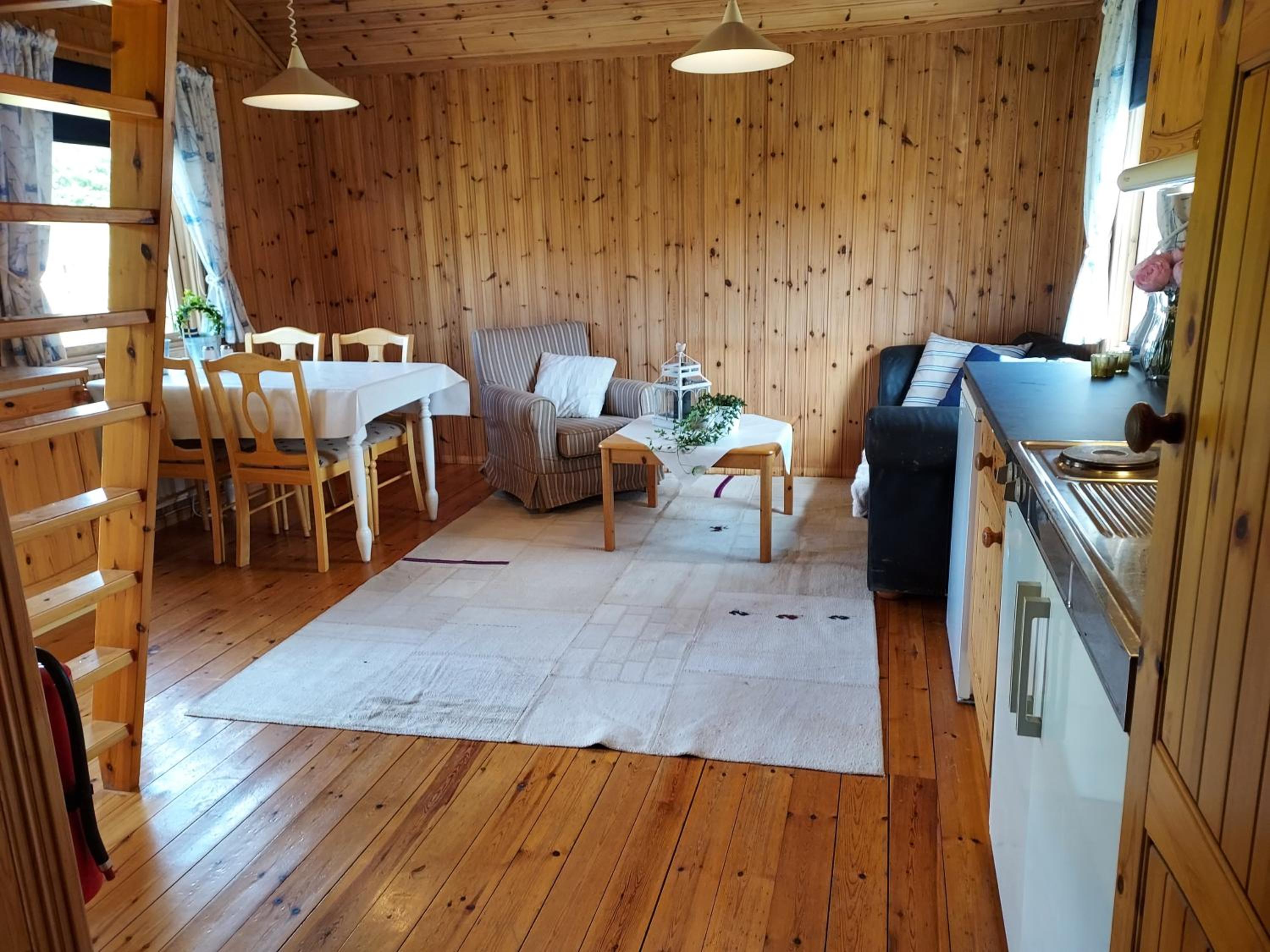 Two-Bedroom House - Photo 6