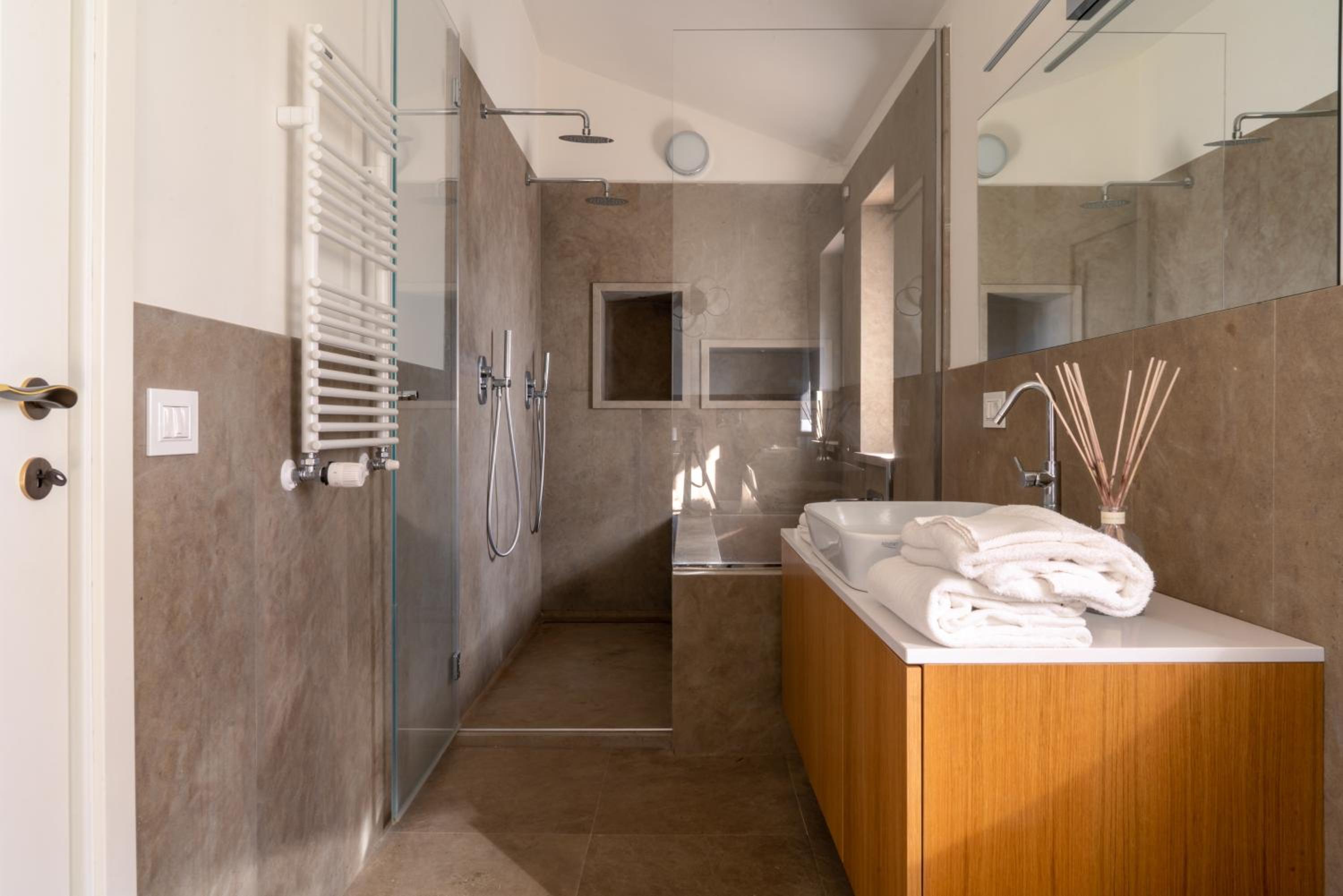 Premium Quadruple Room - Photo 18