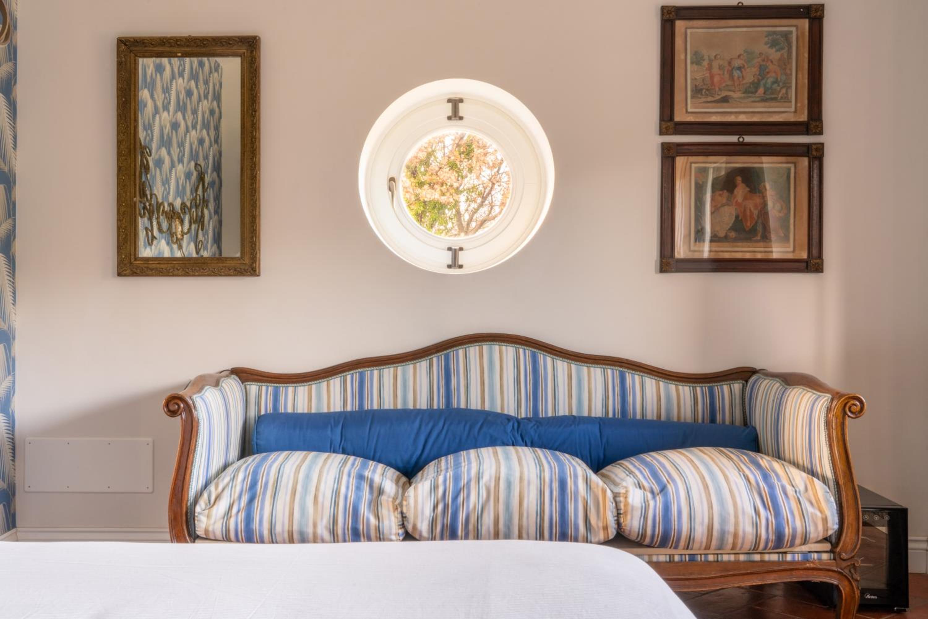 Premium Quadruple Room - Photo 23
