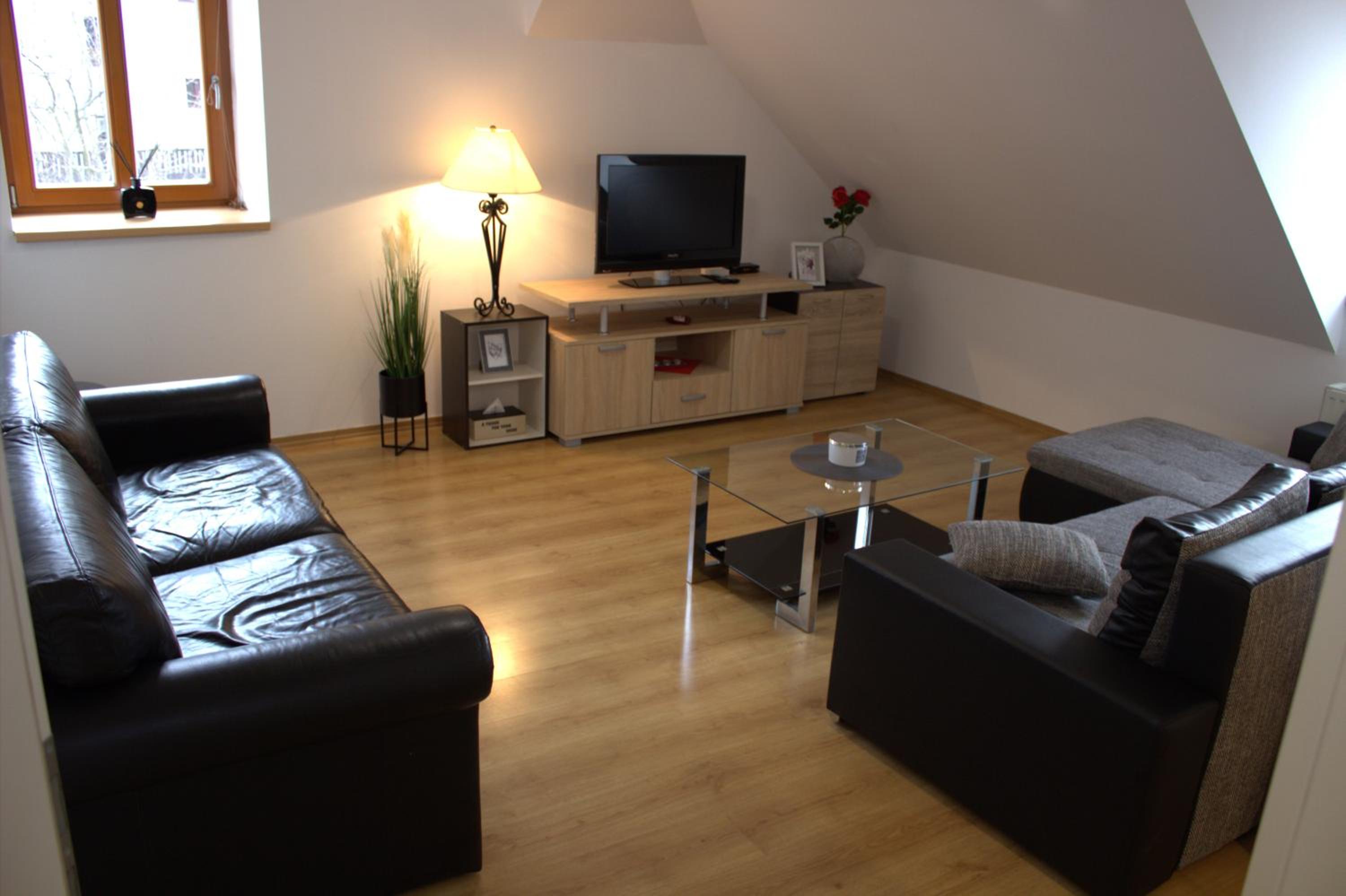 Family Studio - Photo 6