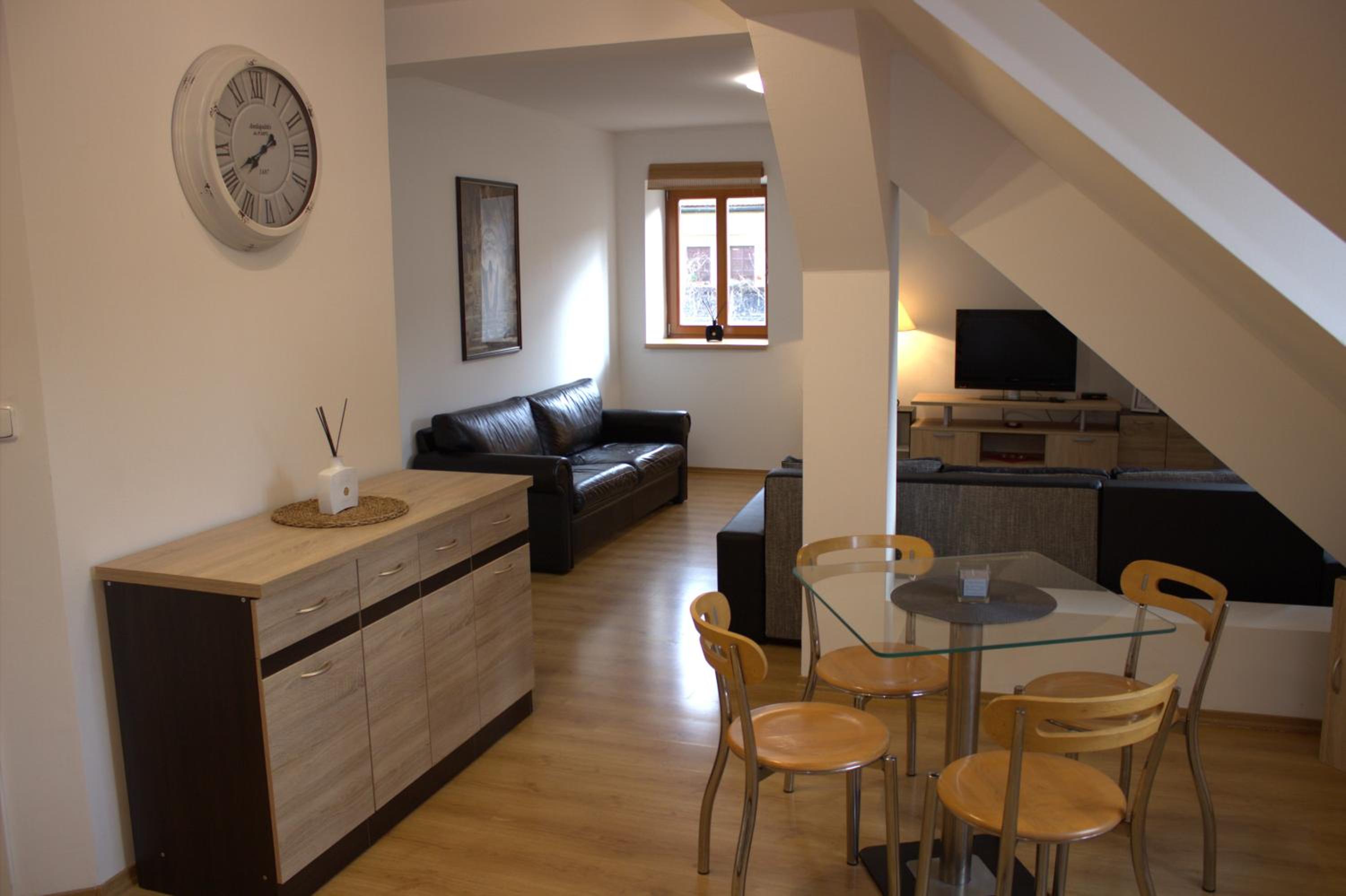Family Studio - Photo 8