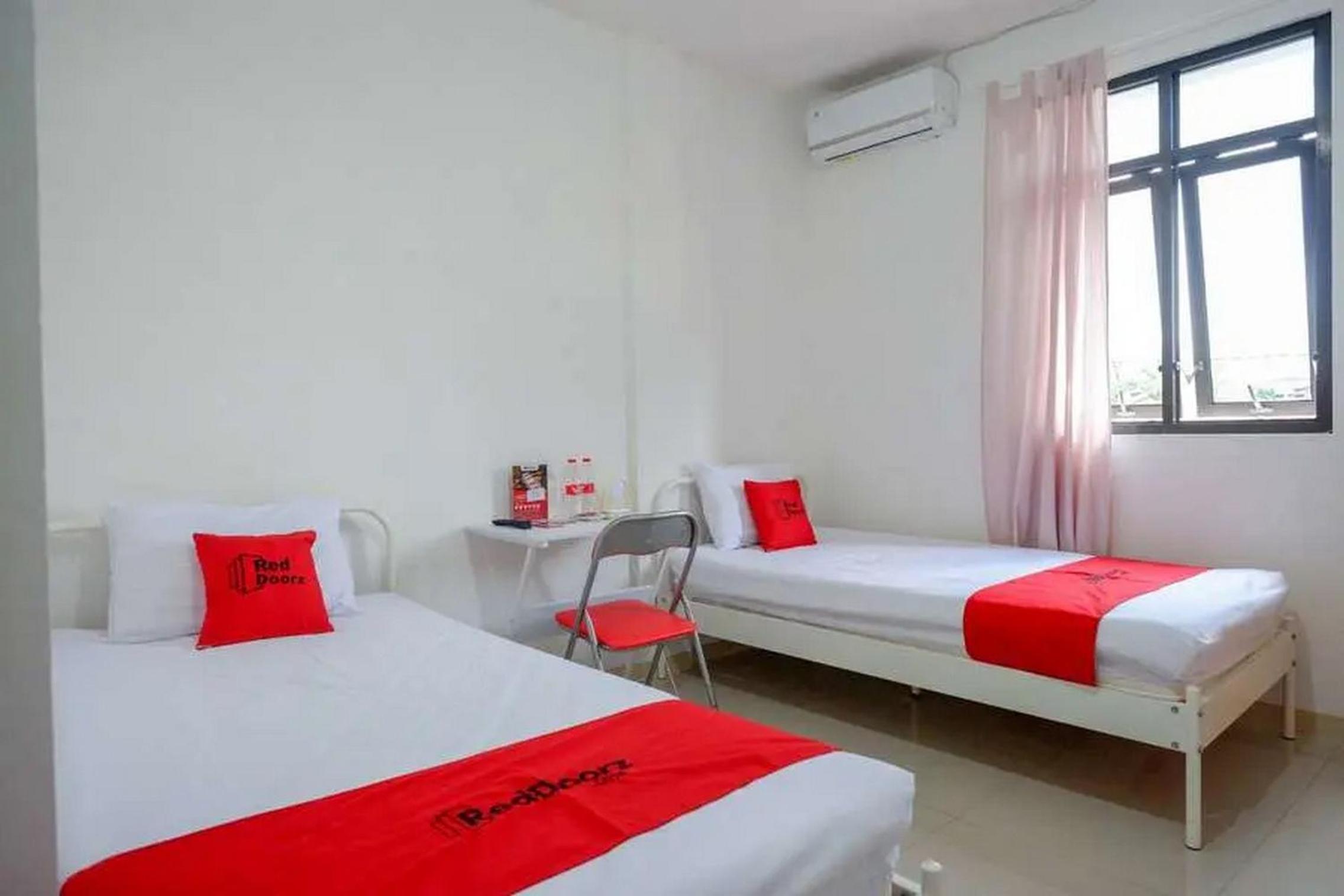 Twin Room - Photo 8