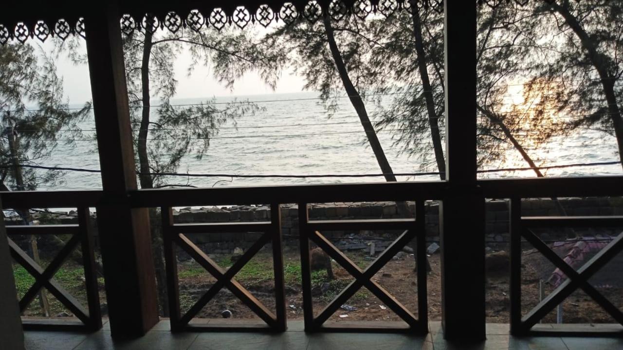 Family Room with Balcony photo 3
