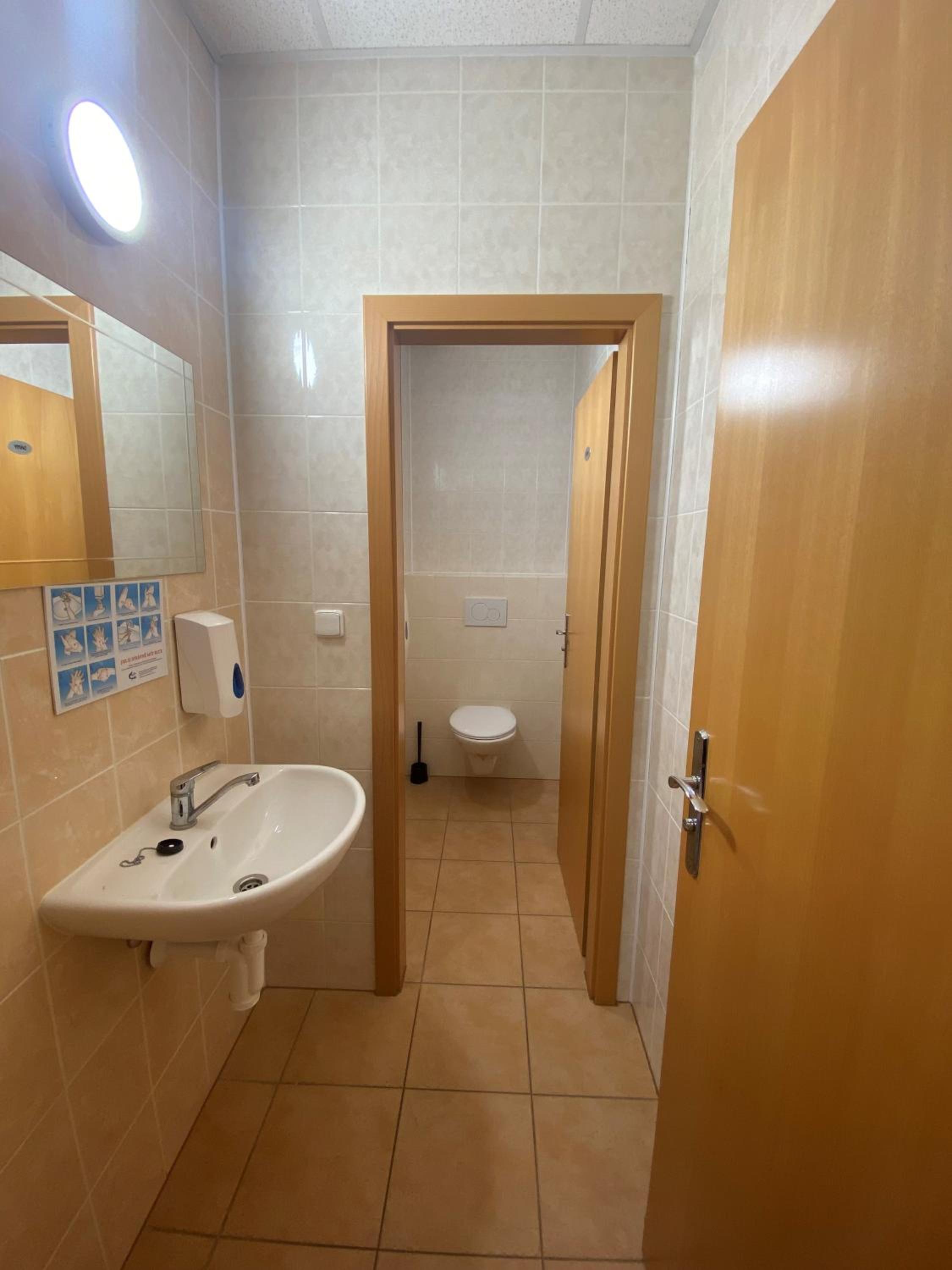 Double Or Twin Room With Private Bathroom photo 3