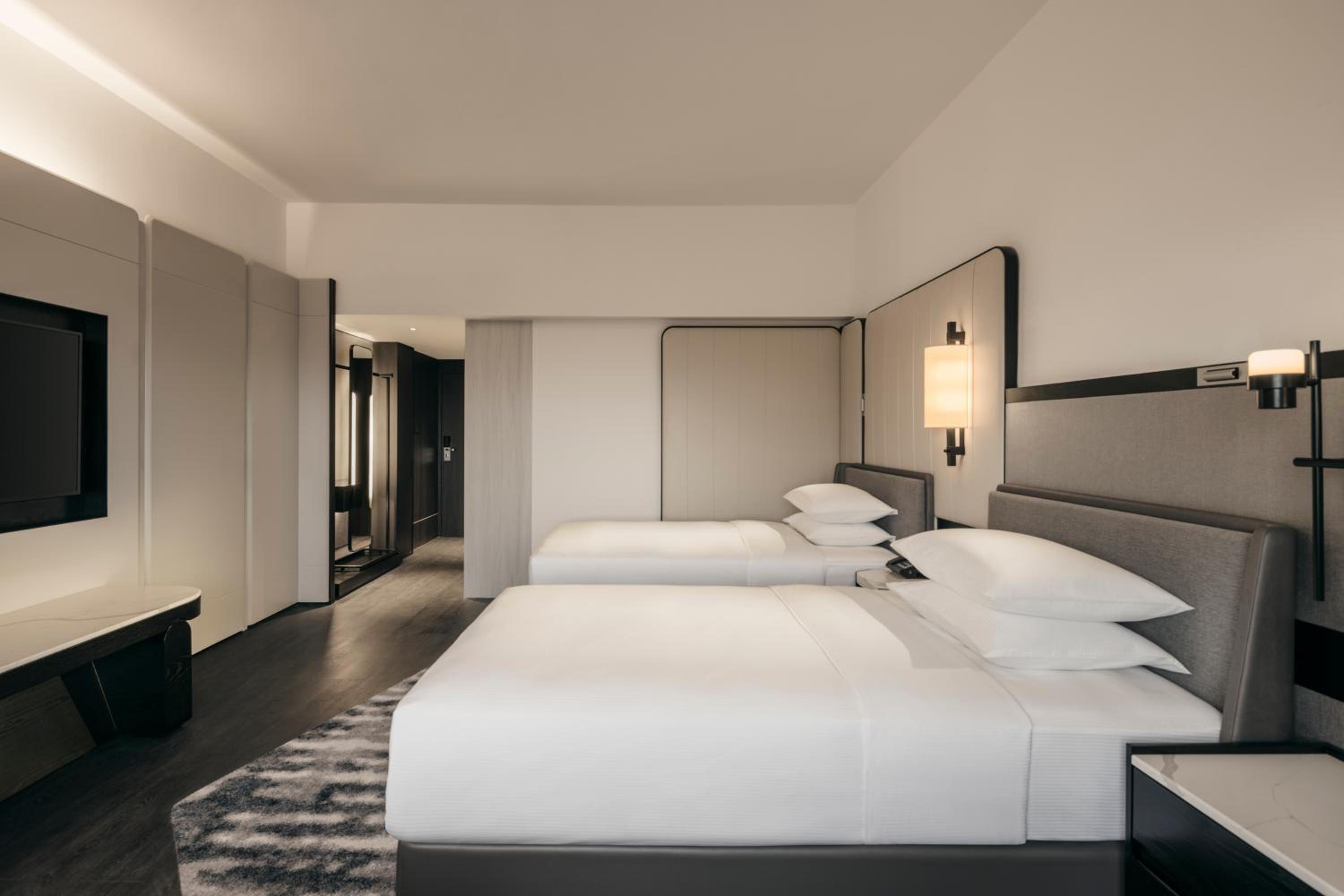 Twin Panoramic Room thumbnail 5