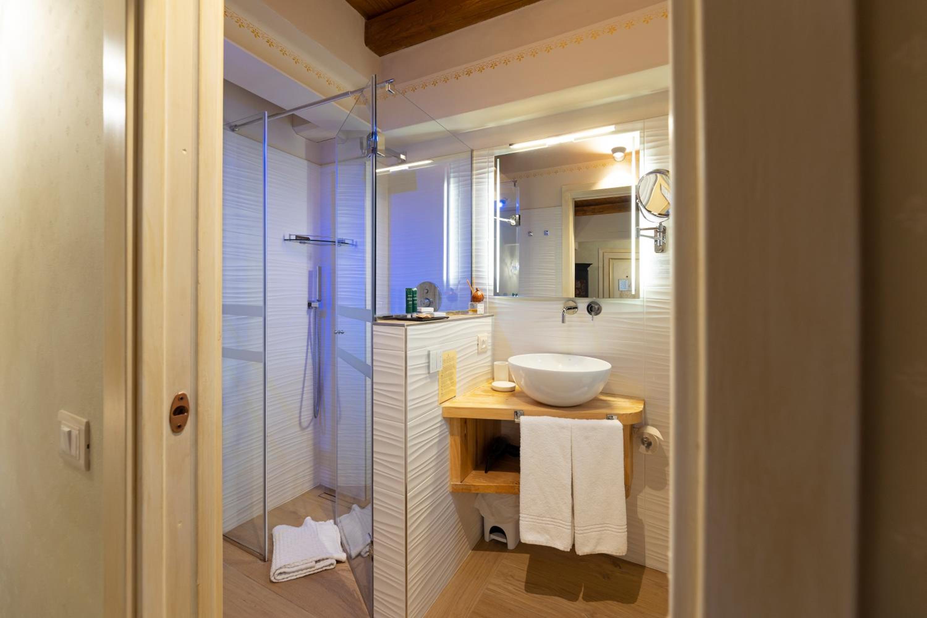 Economy Double or Twin Room - Photo 6