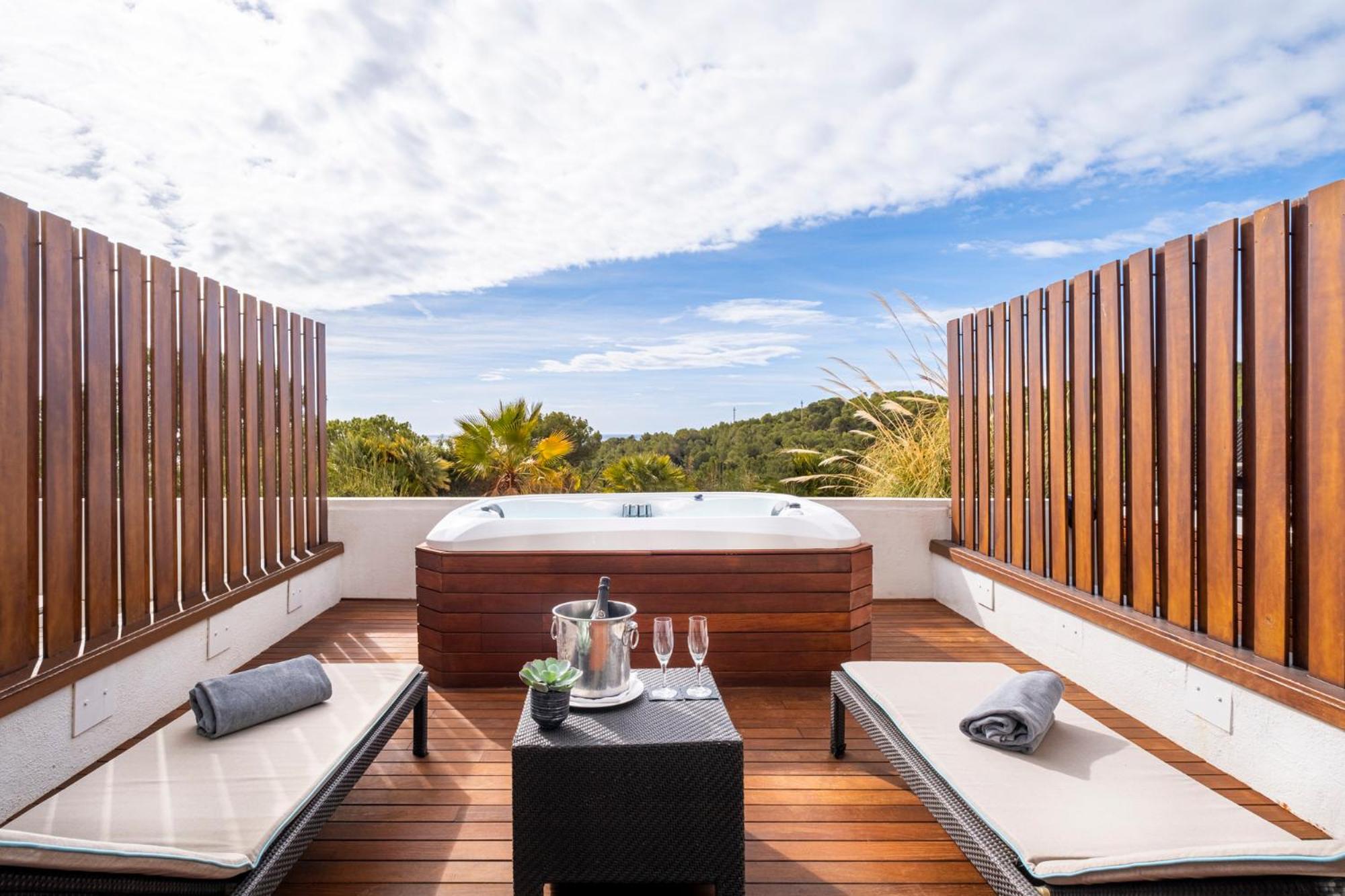 Deluxe Mediterrani Room with Terrace and Hot Tub - Photo 3