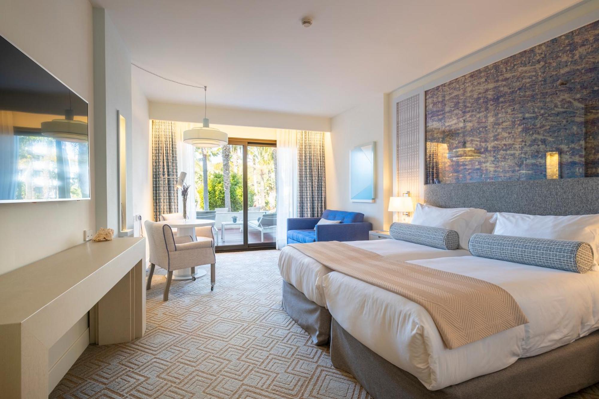 Deluxe Oasis Room - Poolside Access - Photo 3