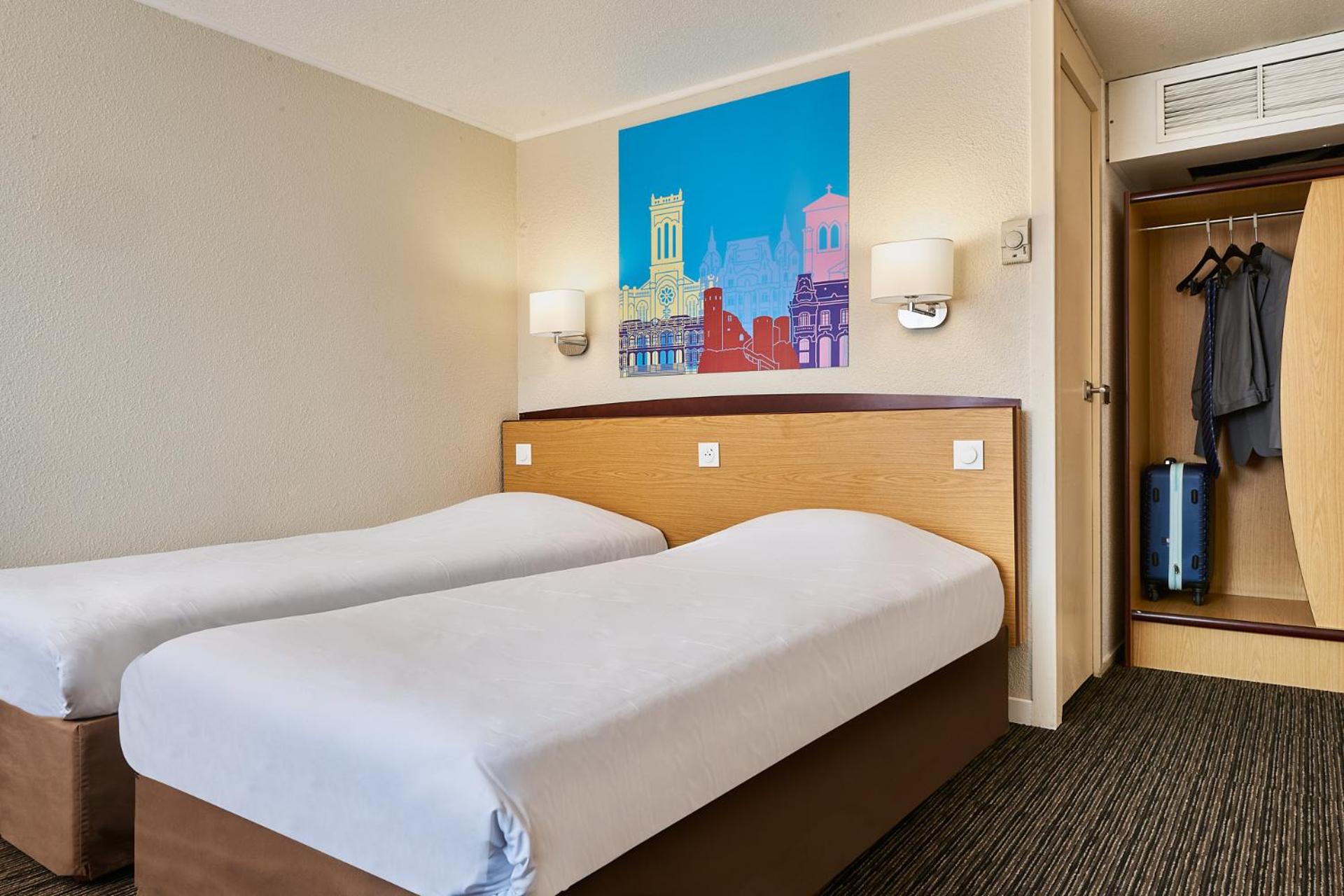 Twin Room - Photo 2