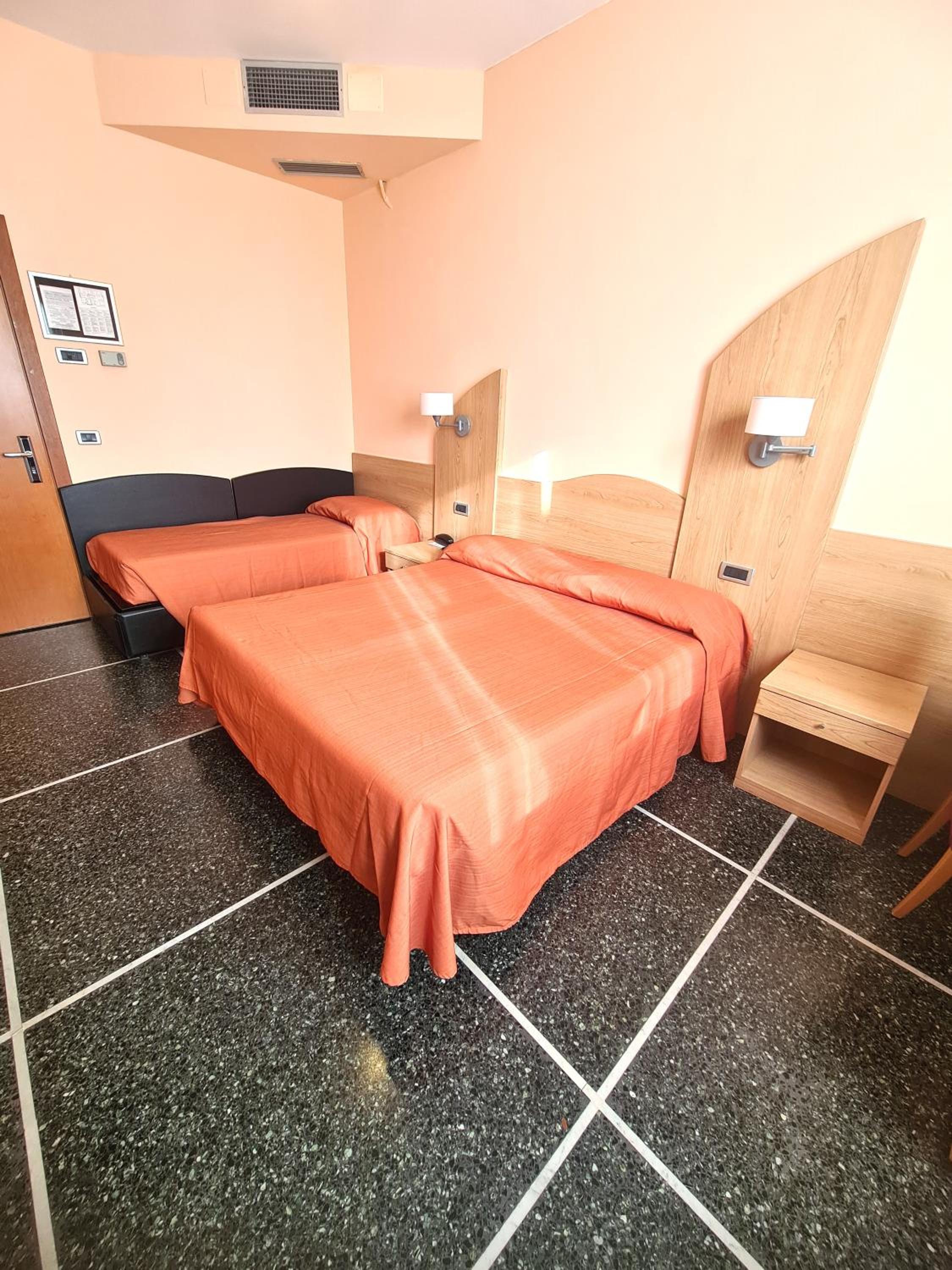 Standard Quadruple Room photo 3