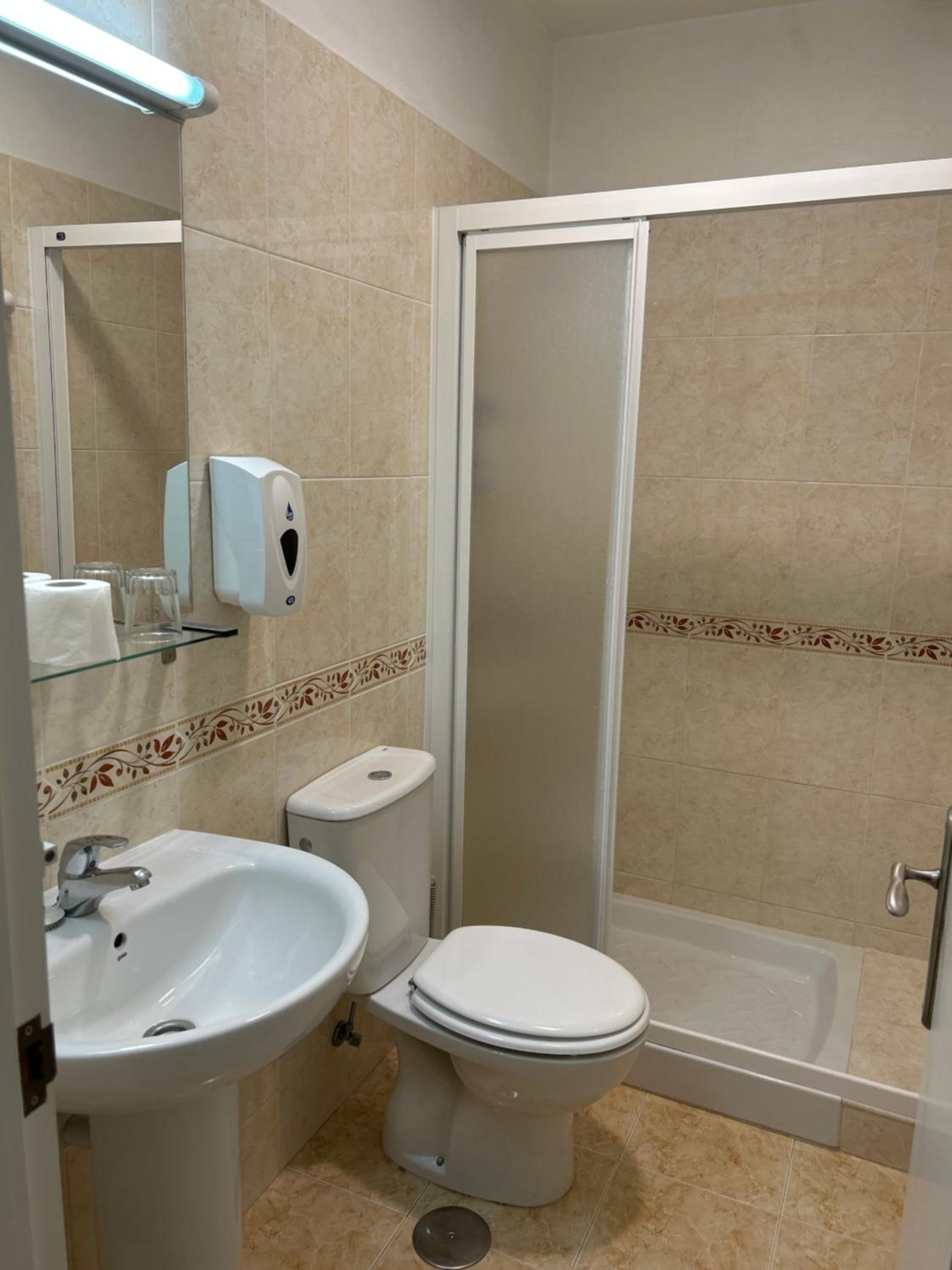 Double or Twin Room with Bathroom photo 2