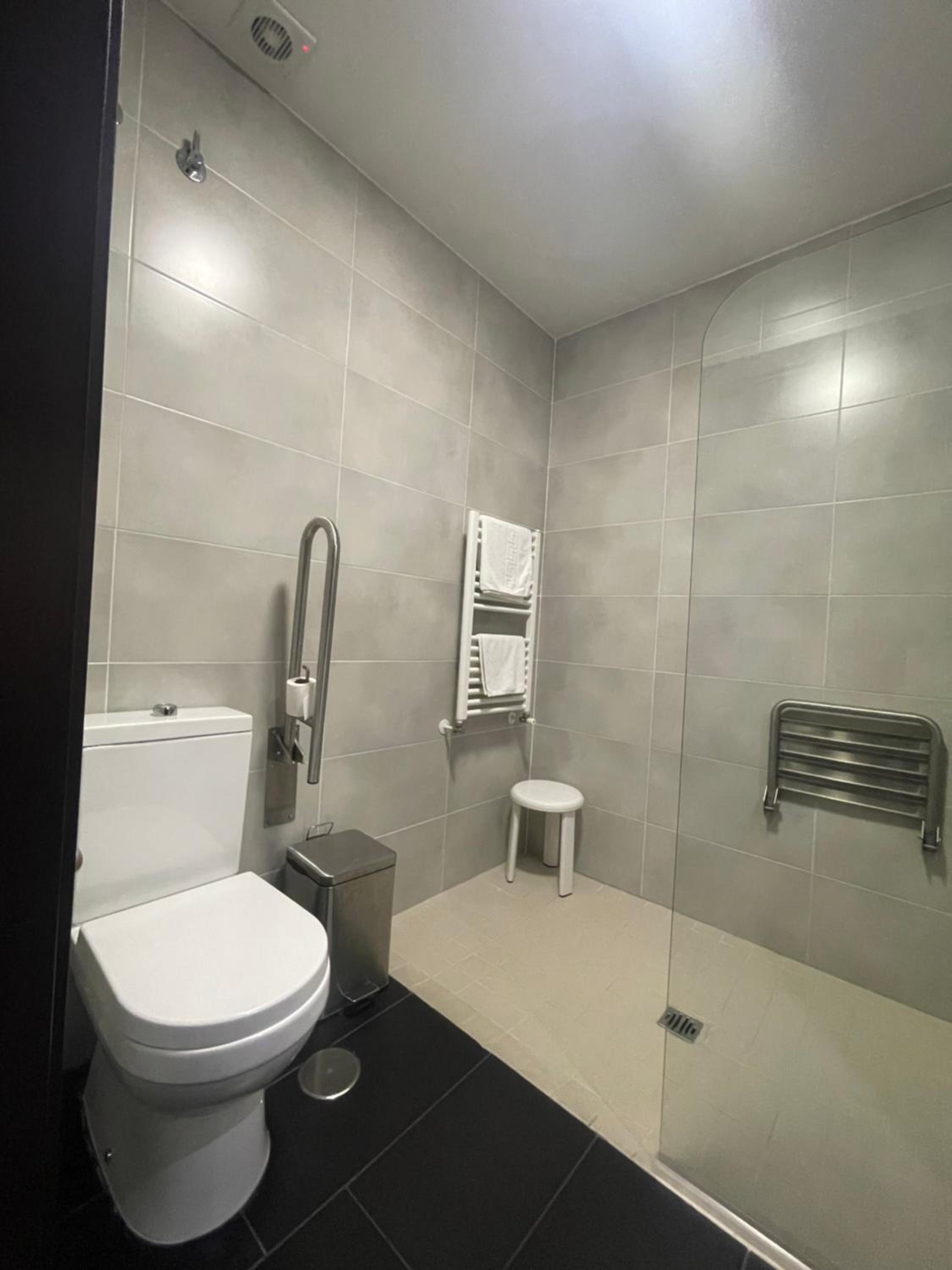 Twin Room - Disability Access photo 2
