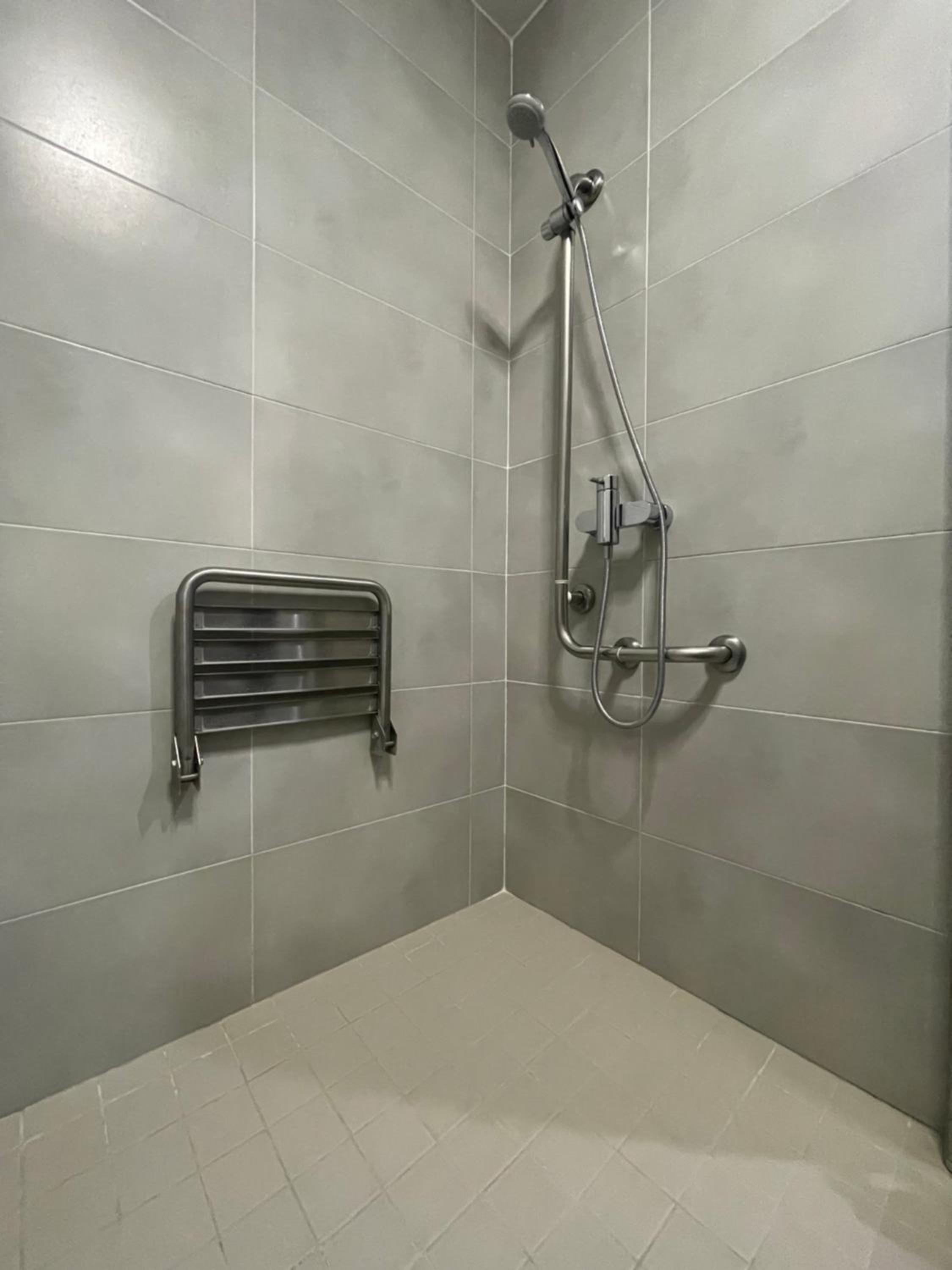 Twin Room - Disability Access photo 3