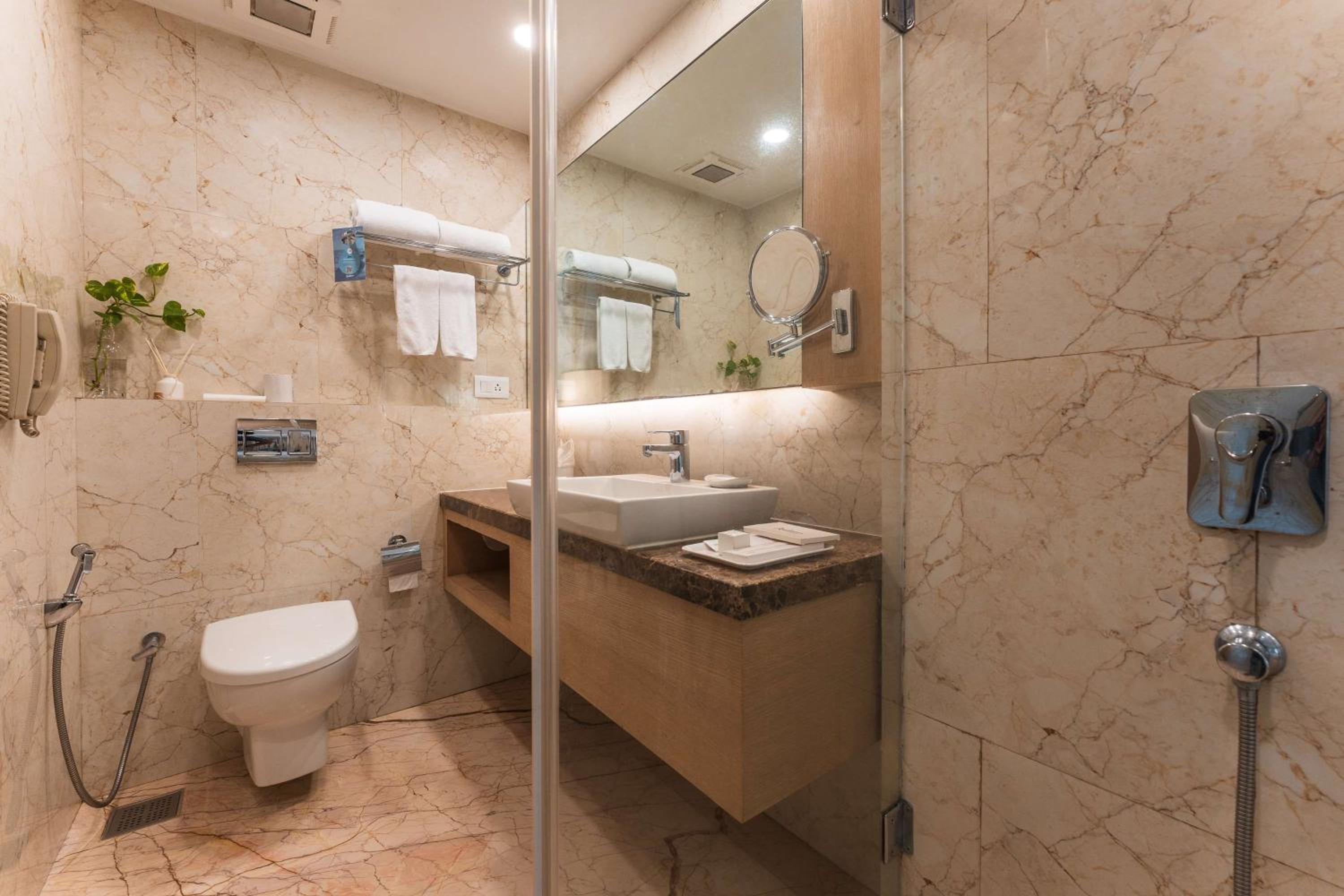 Deluxe Room - Beer on arrival, Happy Hours (7-9 PM)  - INR 500 Credit for Food & Soft Beverages per room per stay photo 2