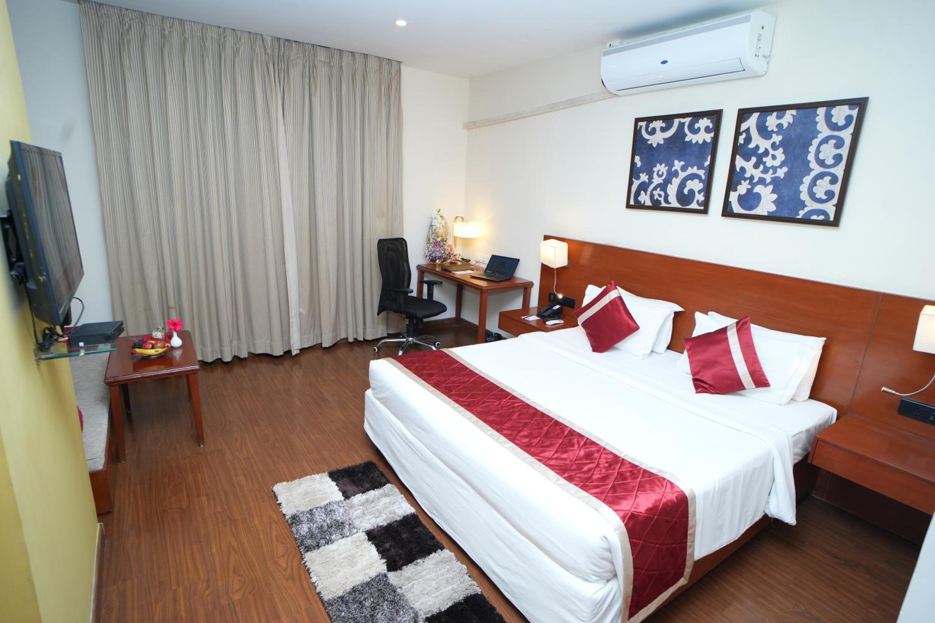 Deluxe Room - Photo 11