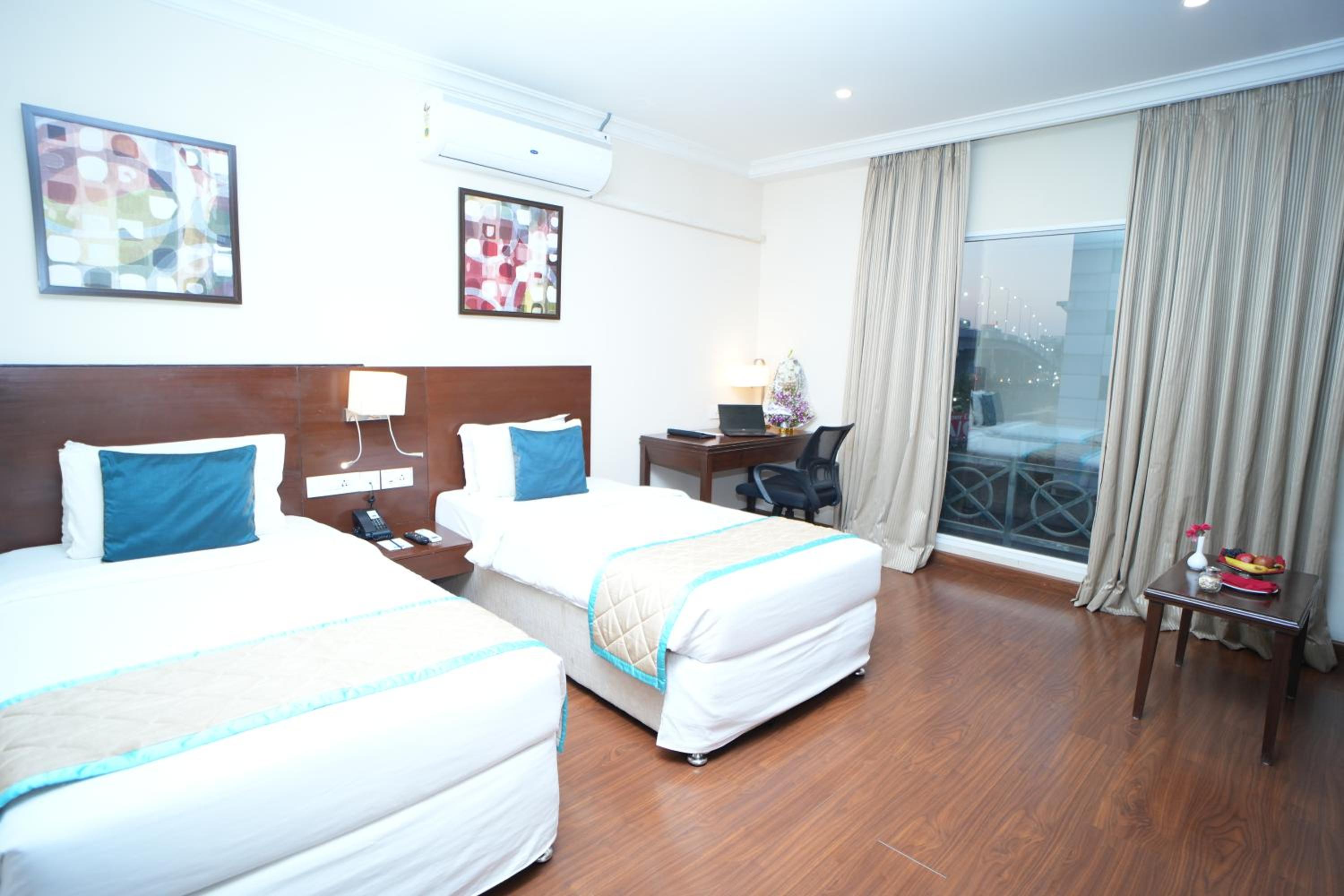 Classic Twin Room - Photo 2