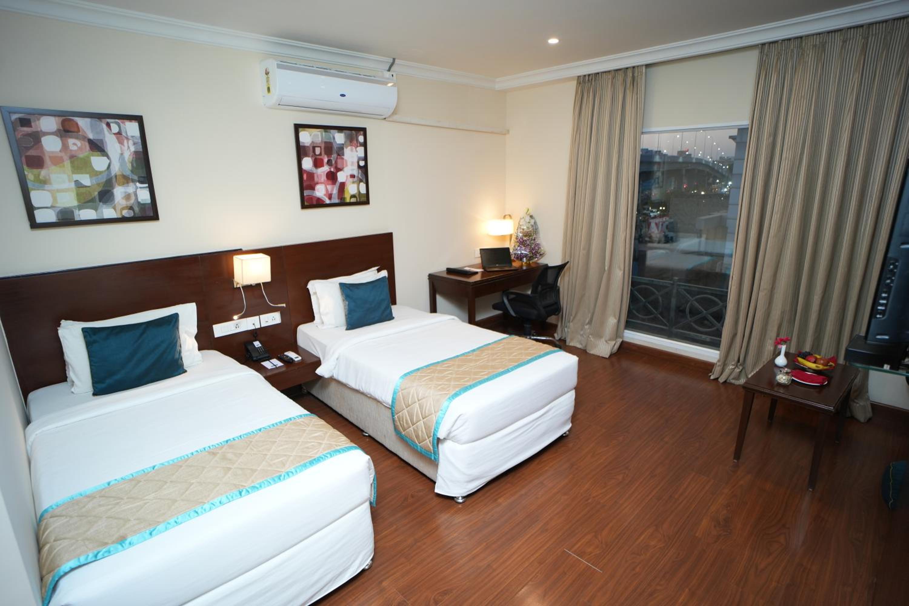 Classic Twin Room - Photo 4