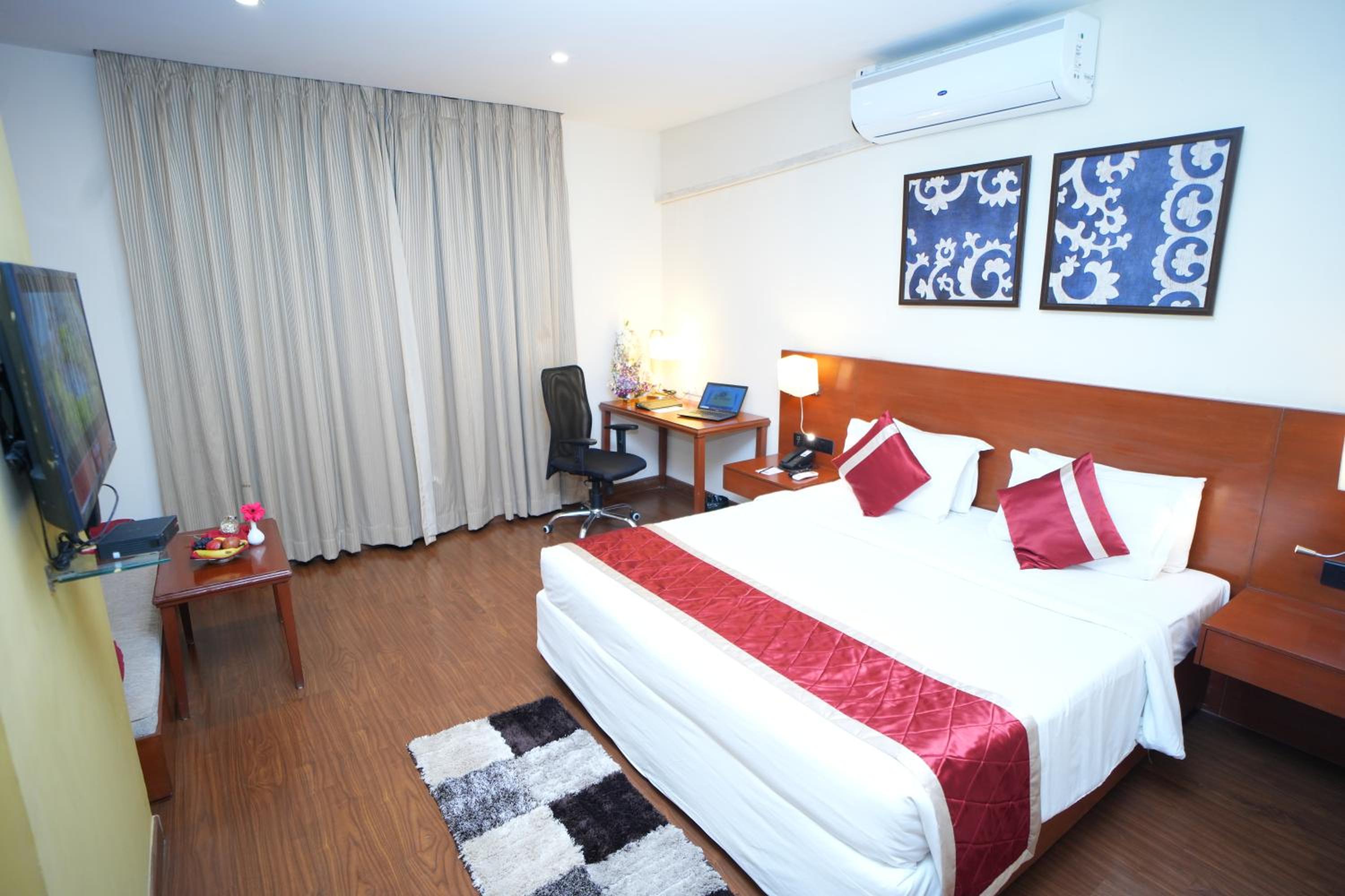 Deluxe Room - Photo 10