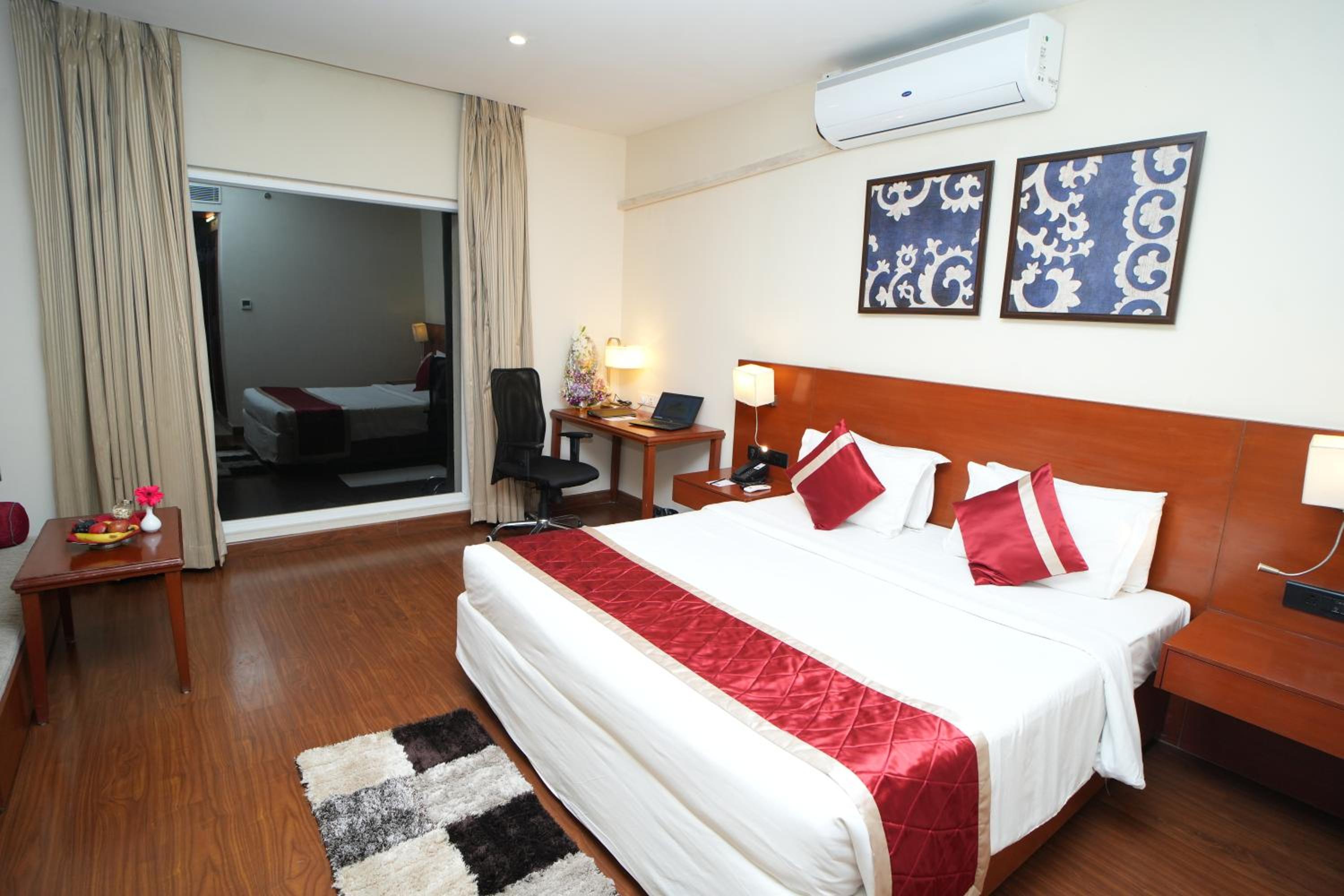 Deluxe Room - Photo 6