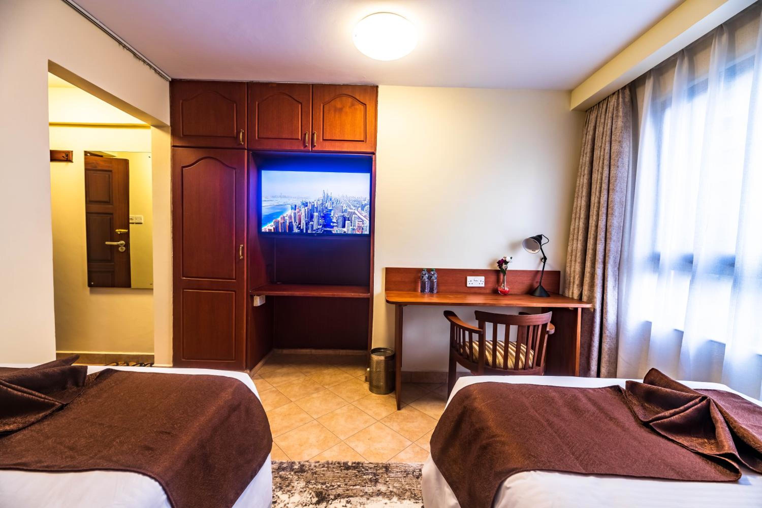 Budget Twin Room - Photo 4