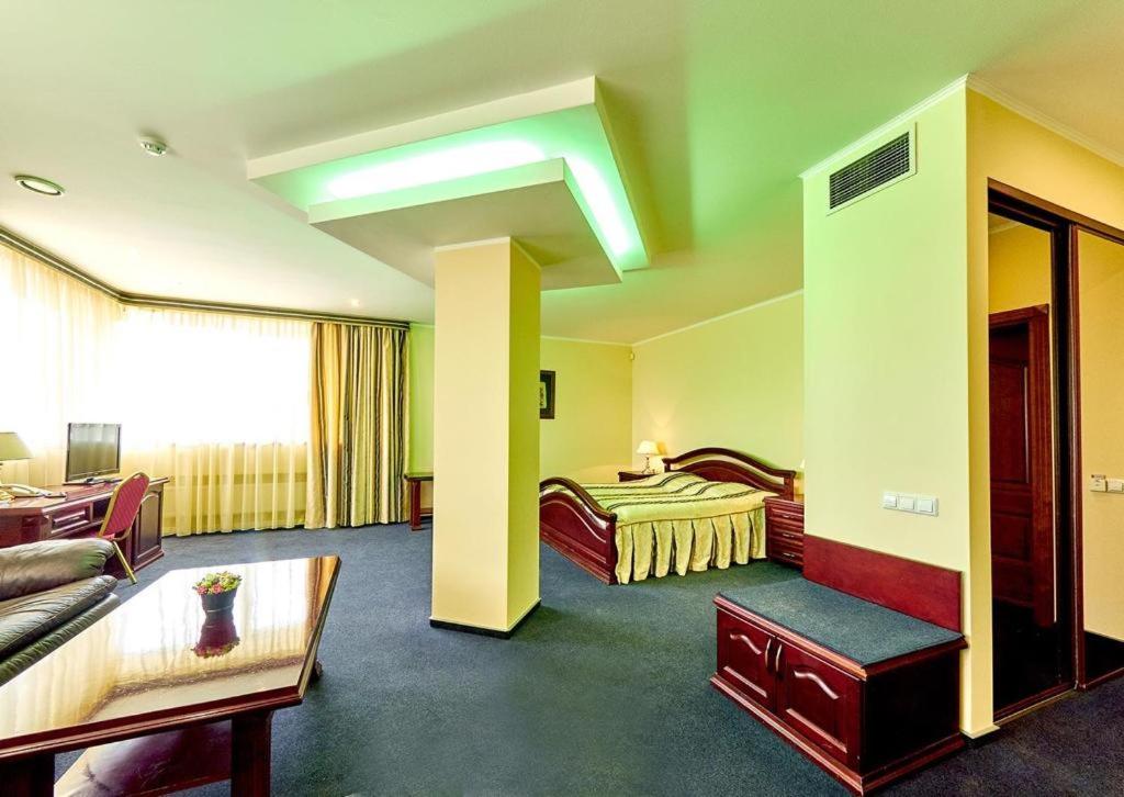 Deluxe Suite with Spa Bath photo 1