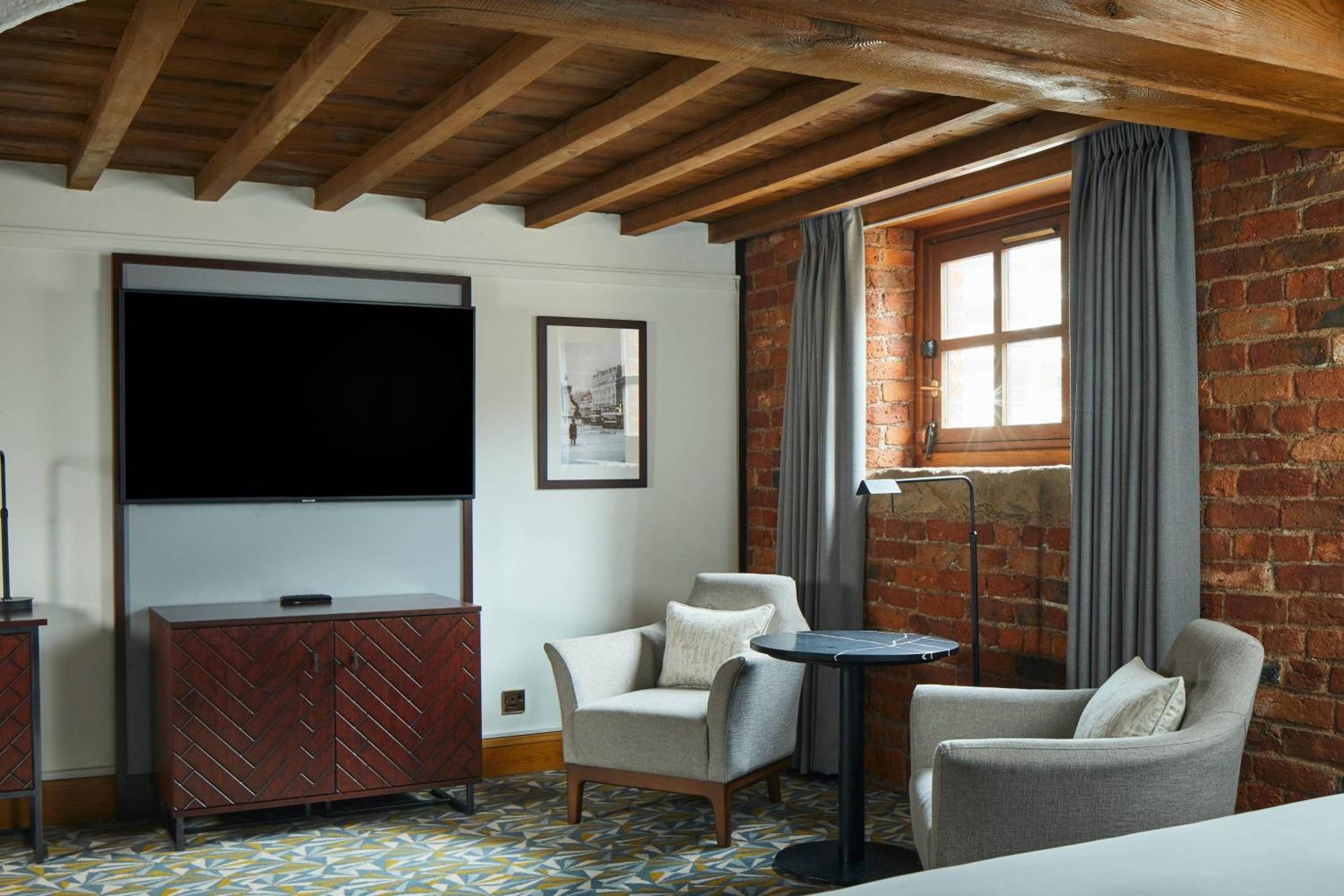 Superior, Larger Guest room, 1 King - Photo 3