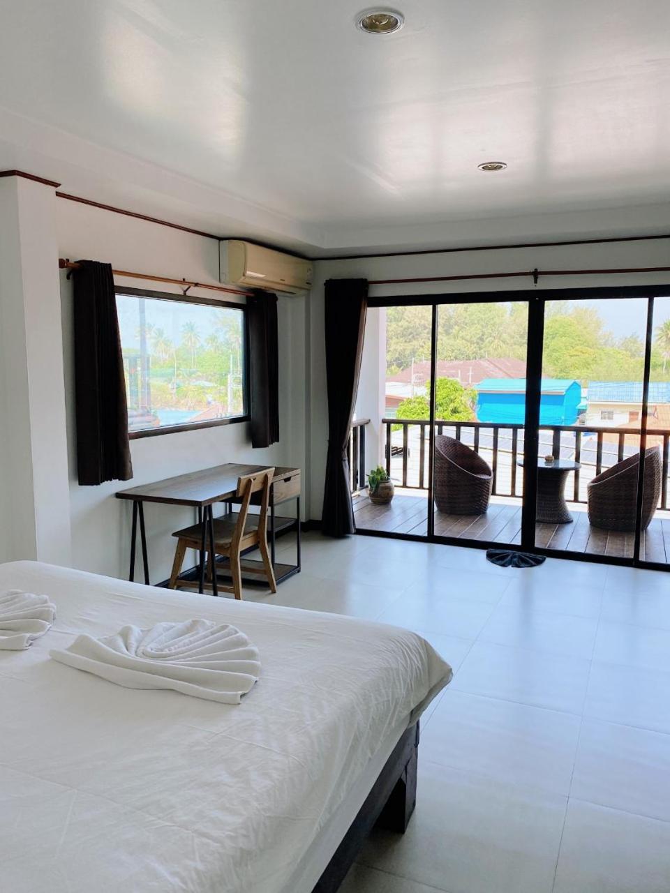 Deluxe Double Room with Balcony ( 2 Adults)