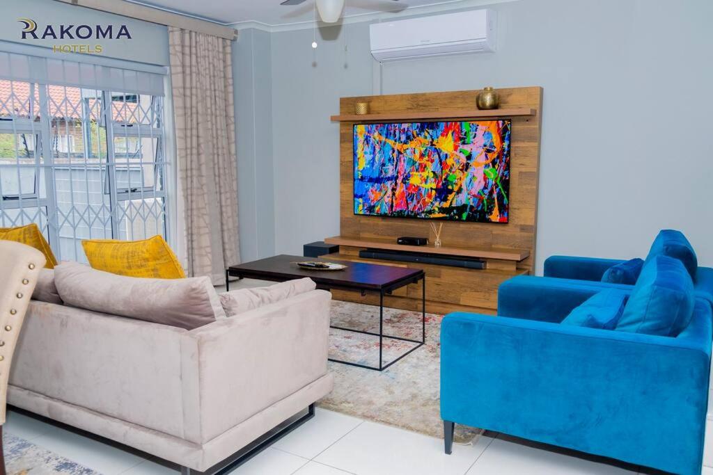 Three-Bedroom Apartment photo 1