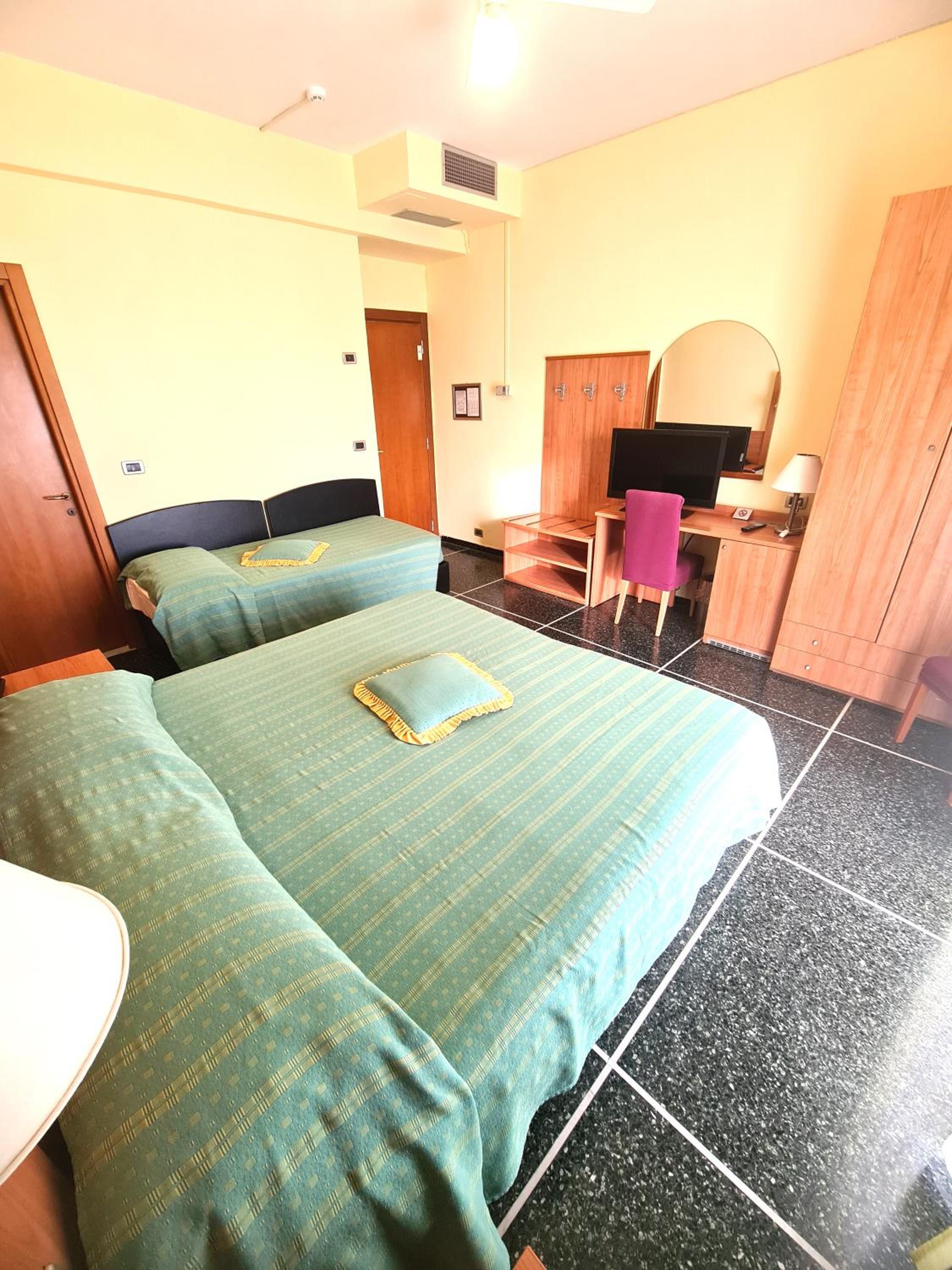 Superior Quadruple Room photo 3