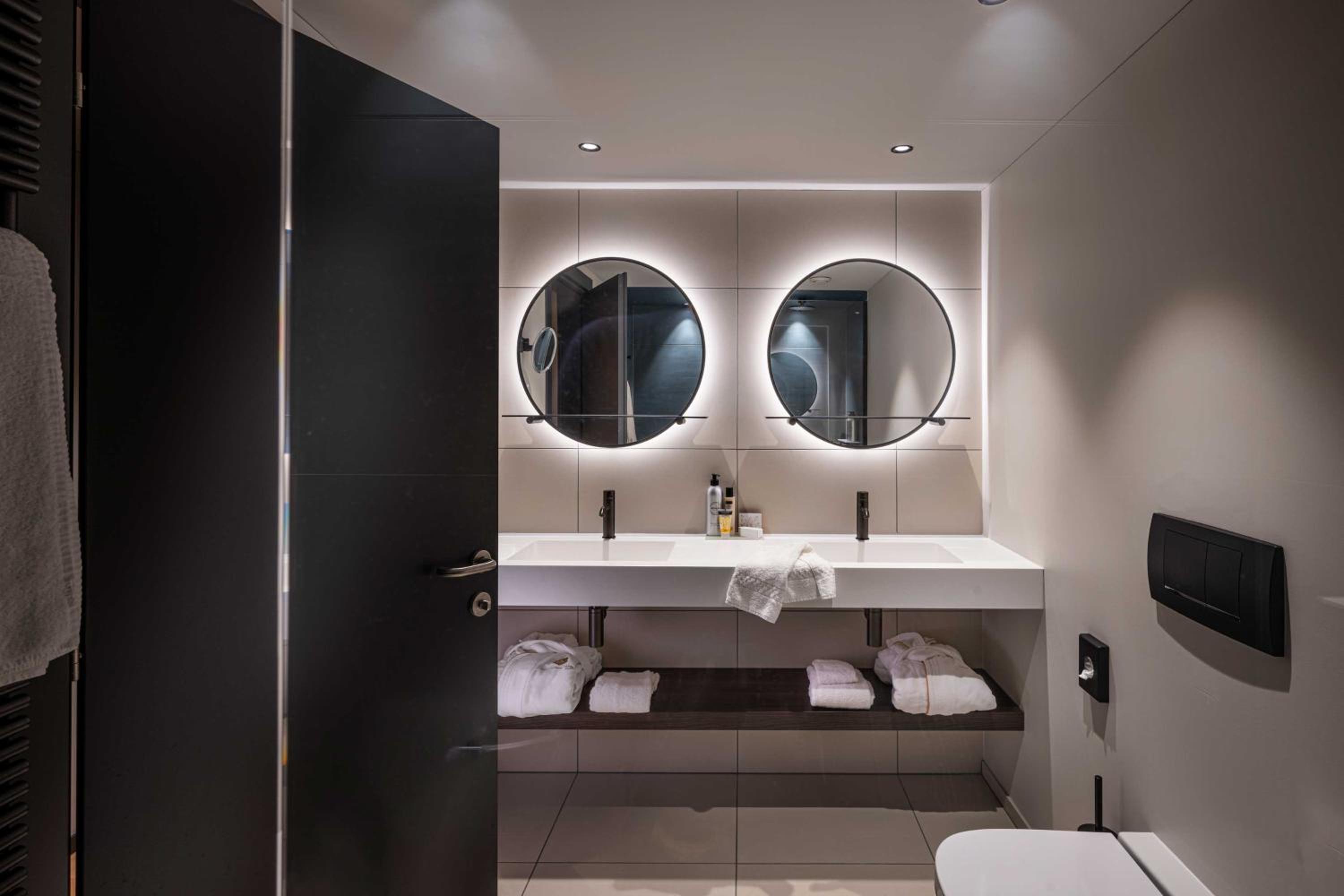 Double or Twin Room Plus with Air Conditioning - Photo 13