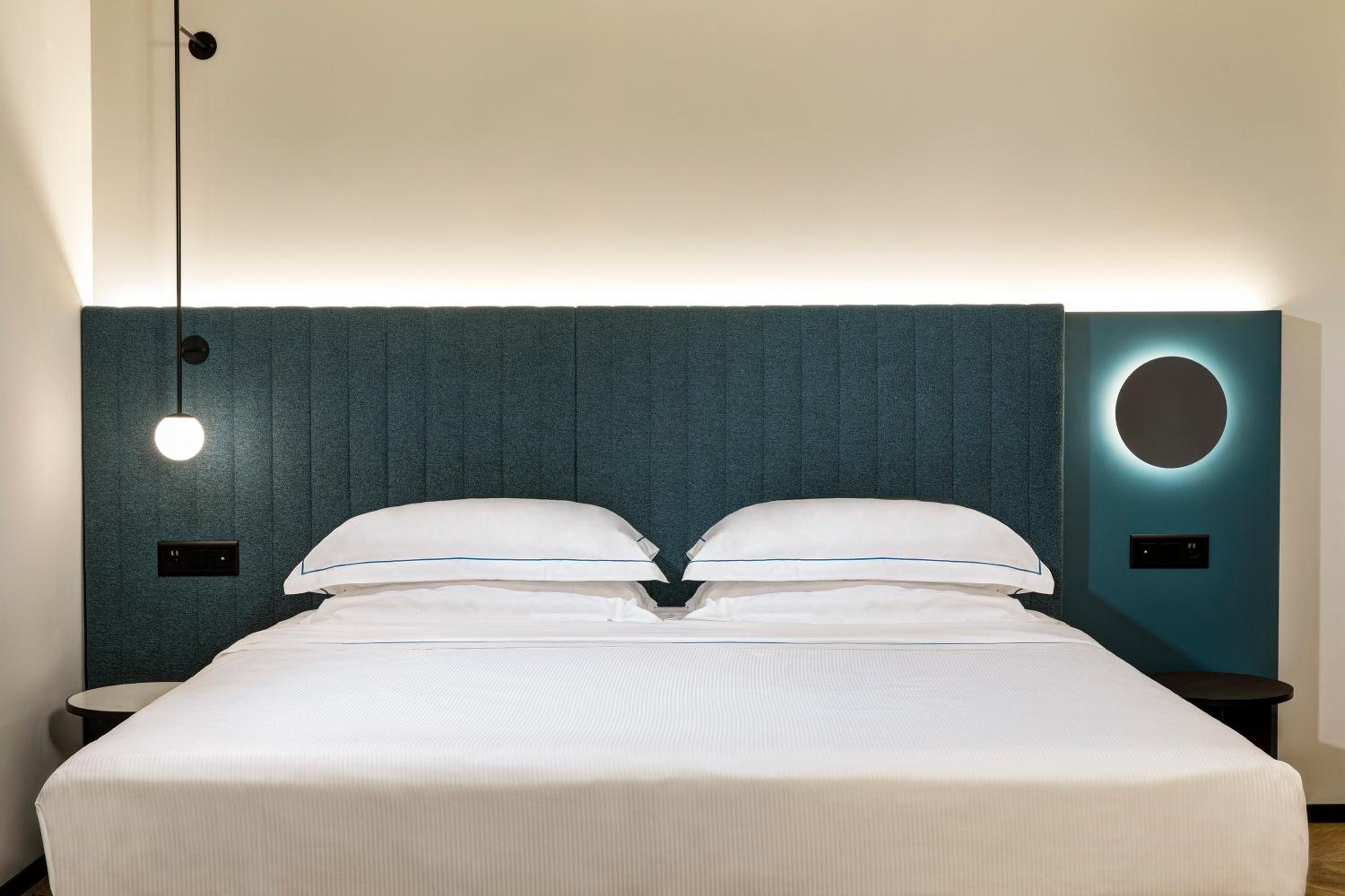 Double or Twin Room Plus with Air Conditioning - Photo 11