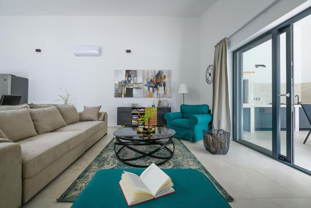 Three-Bedroom Villa photo 3