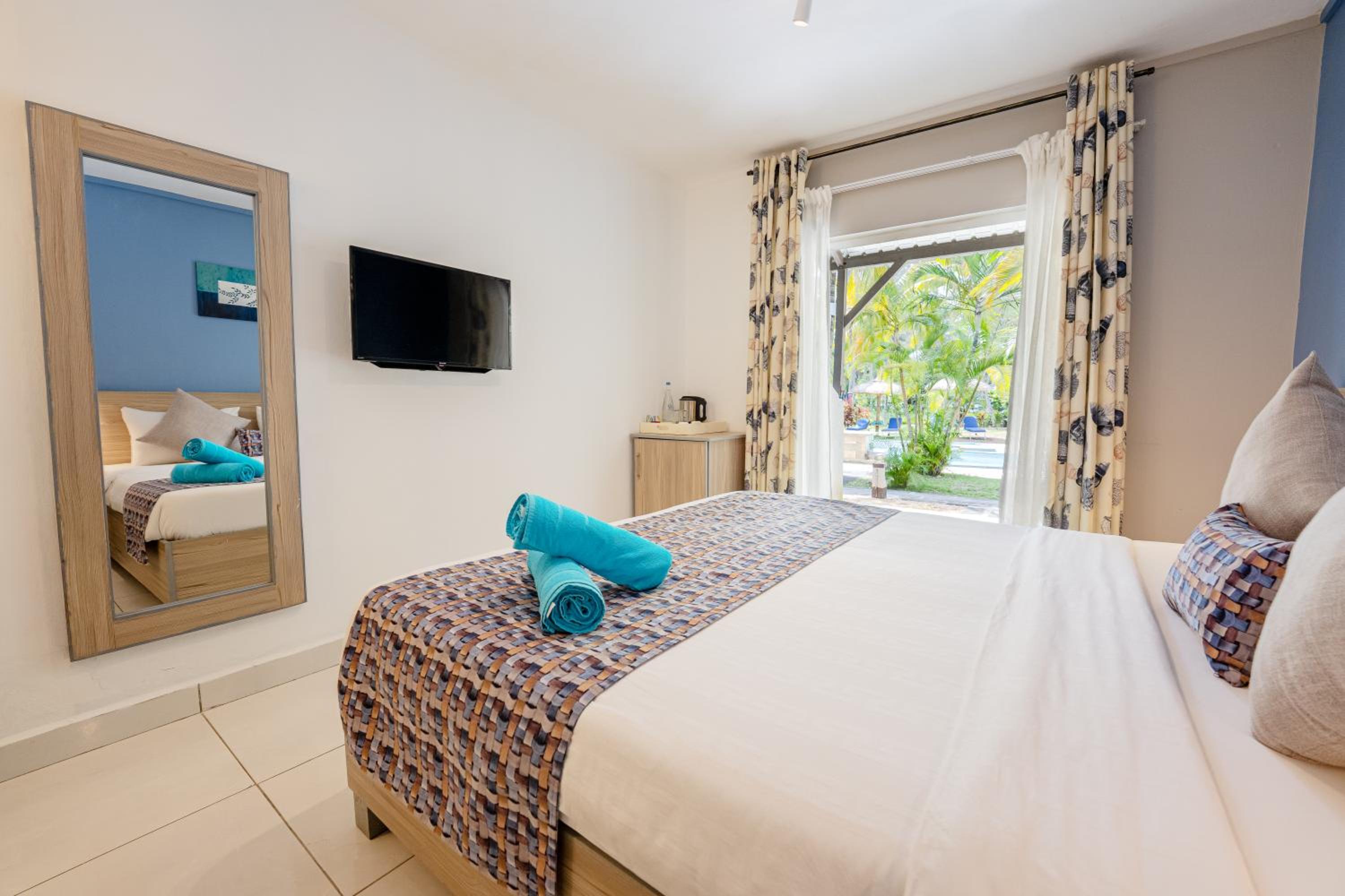 Deluxe Room - Photo 3