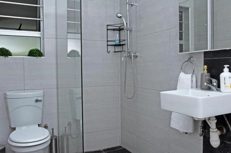 Double Room with Private Bathroom photo 3