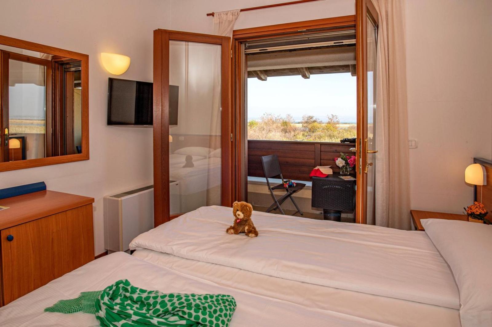 Double or Twin Room with Balcony - Photo 5